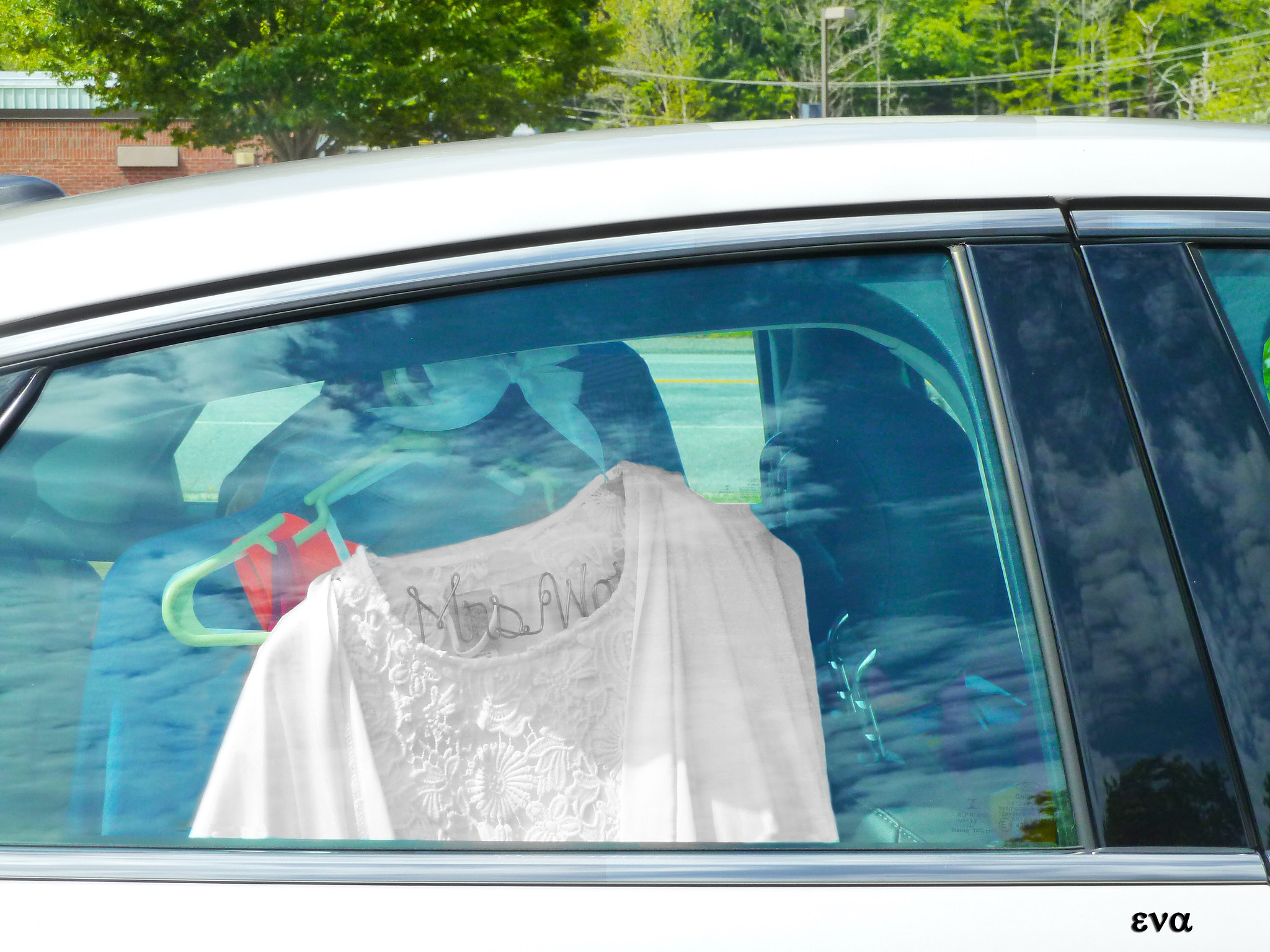 Panasonic Lumix DMC-ZS5 (Lumix DMC-TZ8) sample photo. The wedding dress in the window photography