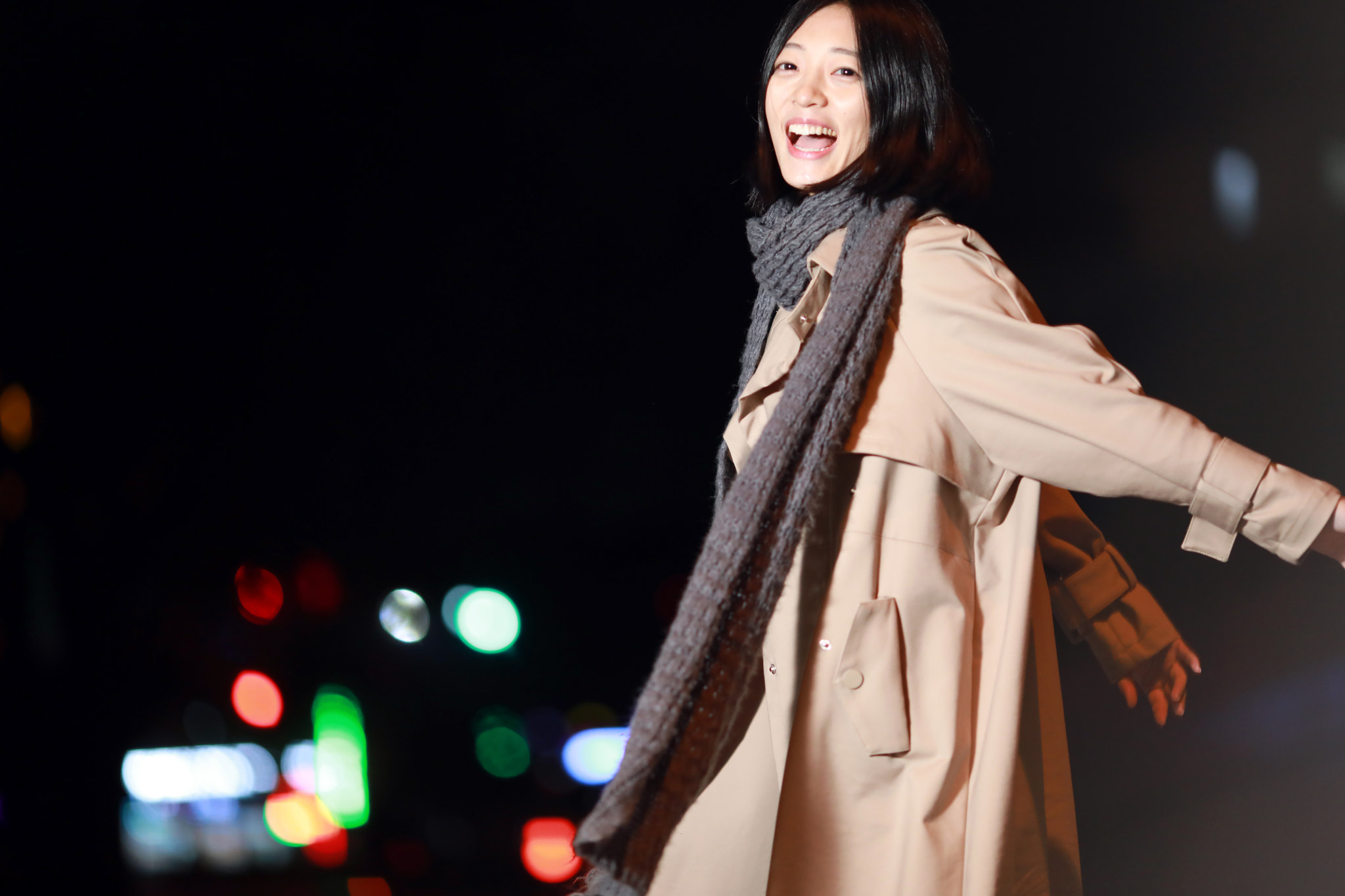 Canon EOS 5D Mark IV + Canon EF 135mm F2L USM sample photo. Happy on street photography