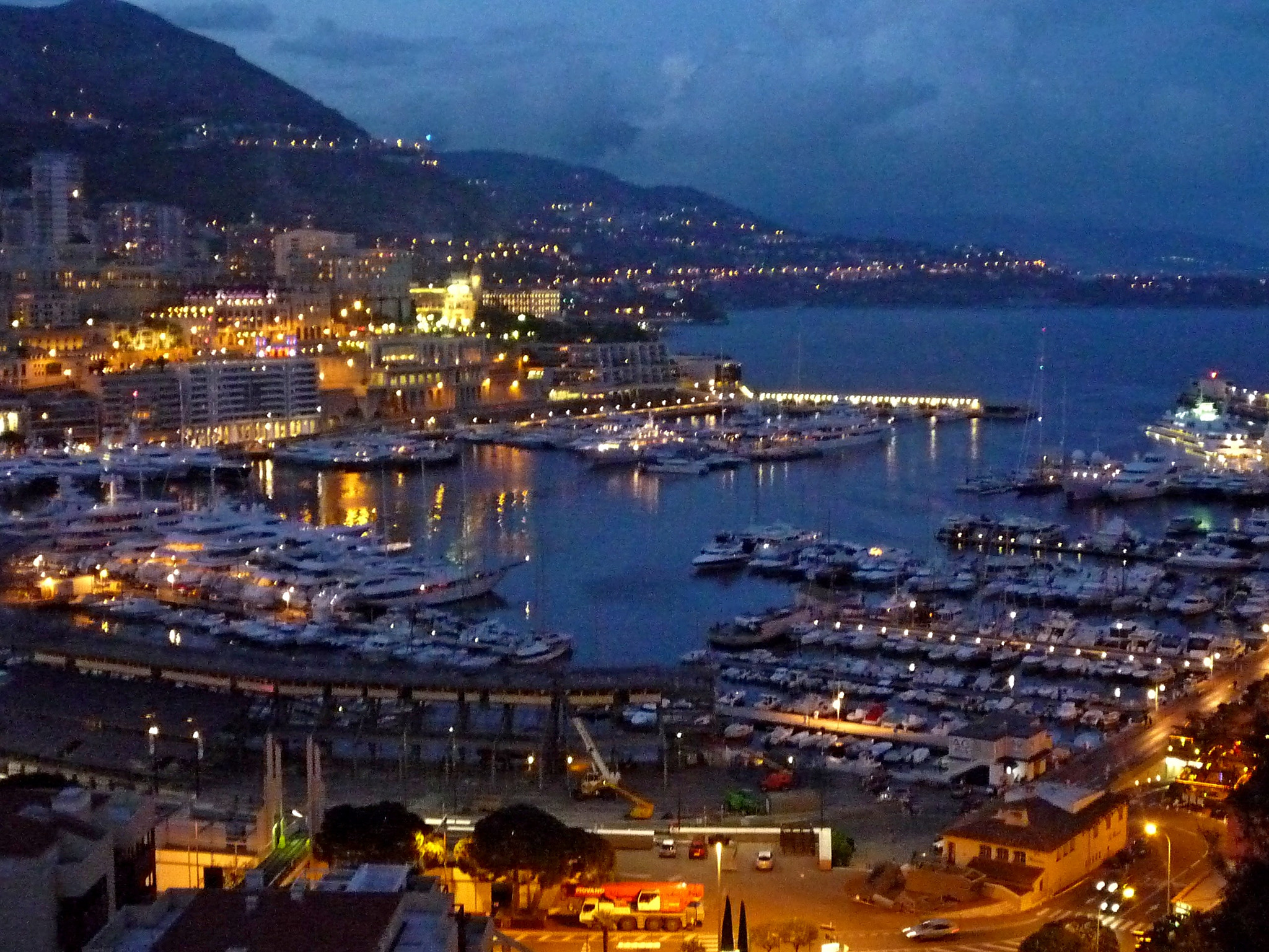 Panasonic DMC-LZ8 sample photo. In blue hour photography