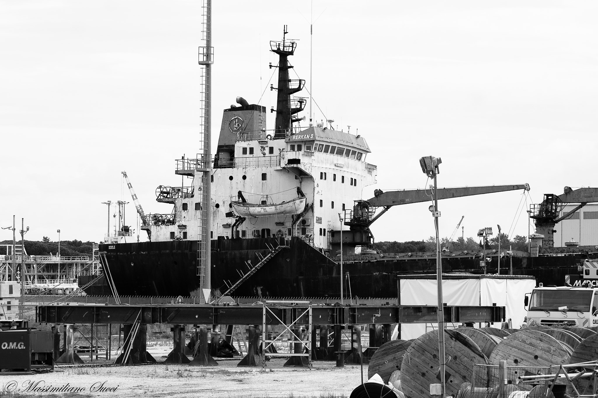 150-600mm F5-6.3 DG OS HSM | Contemporary 015 sample photo. The abandoned ship photography