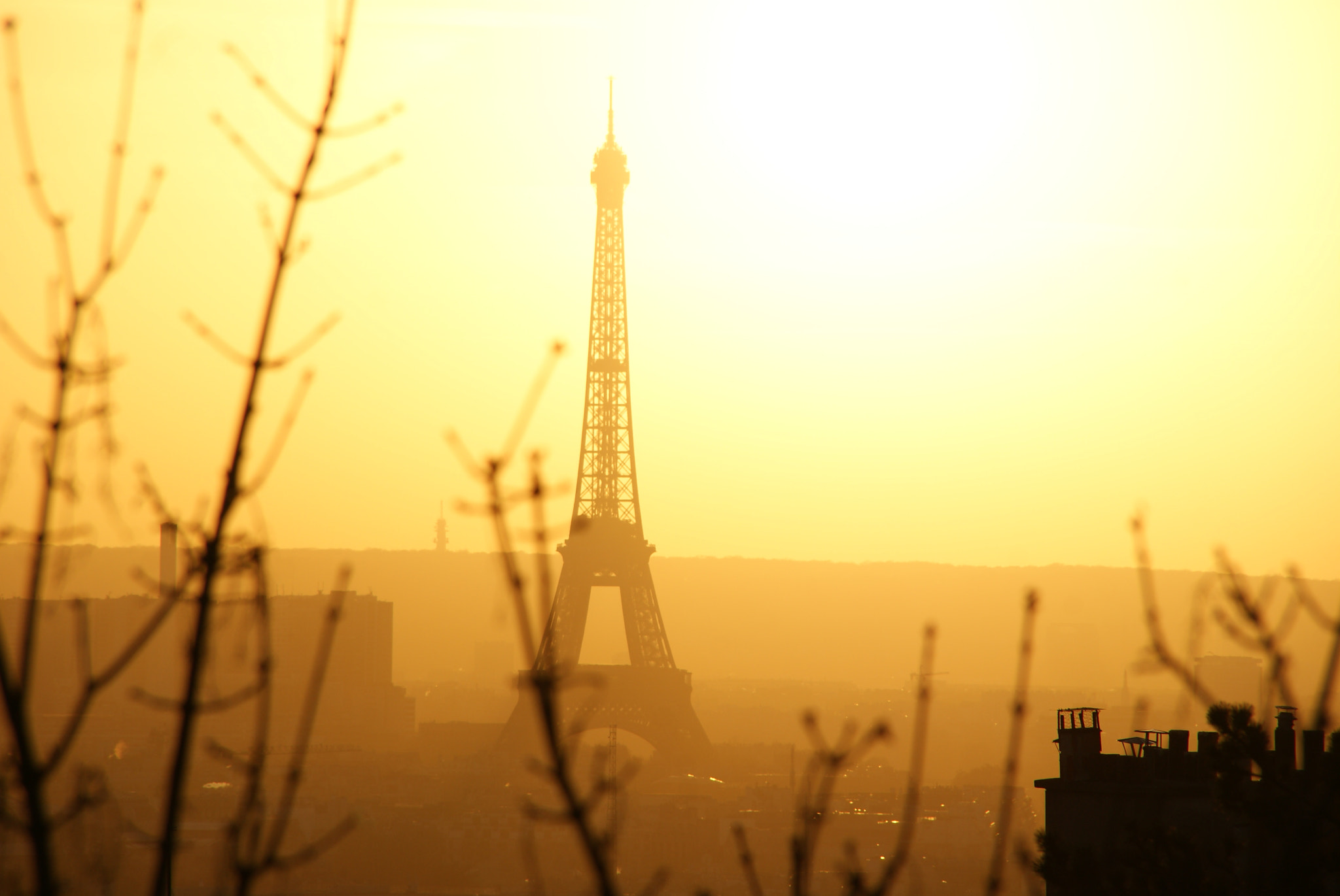 Sony Alpha DSLR-A200 + Sigma 18-200mm F3.5-6.3 DC sample photo. Montmartre photography