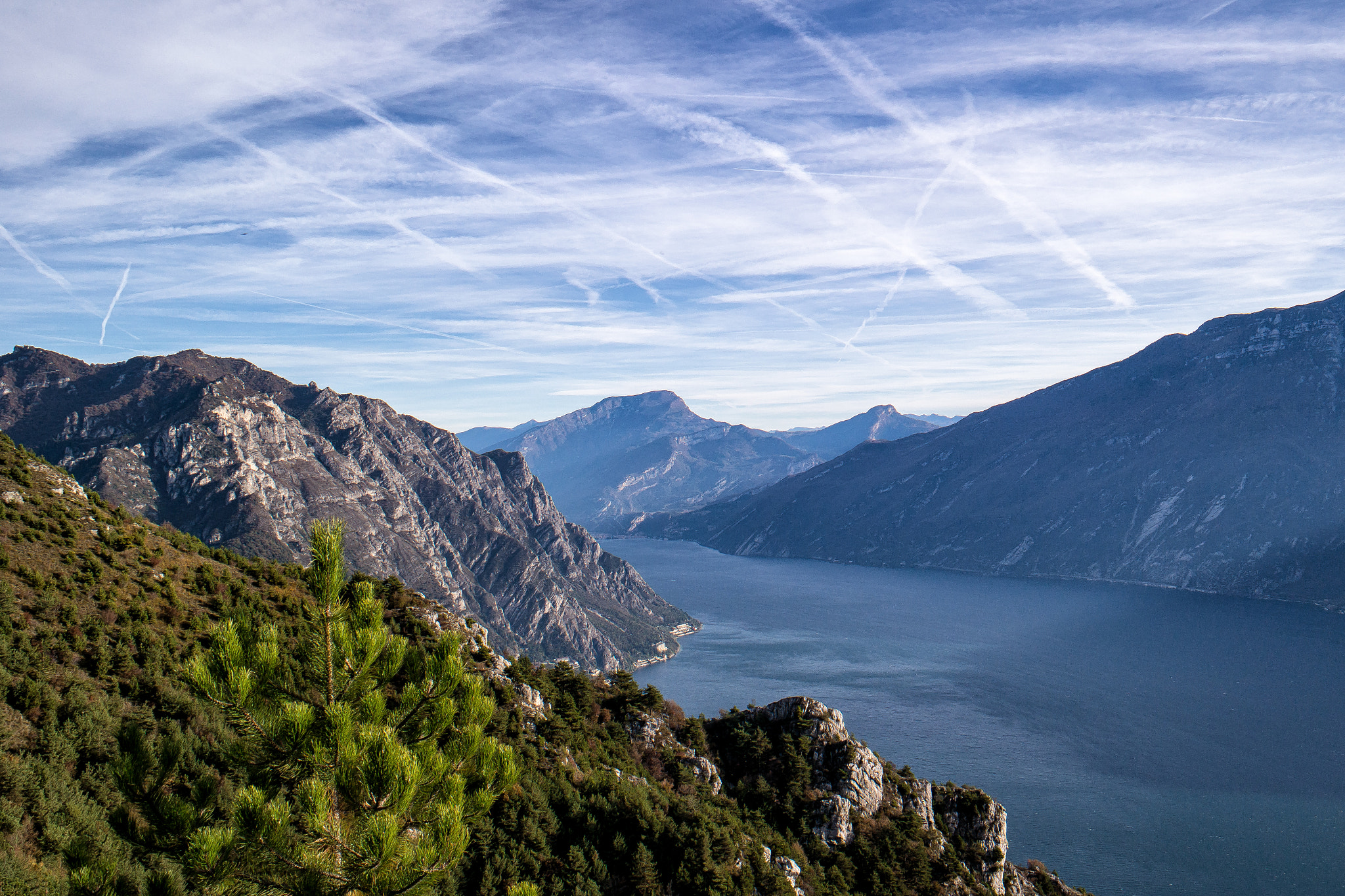 Samsung NX2000 + Samsung NX 20-50mm F3.5-5.6 ED sample photo. Garda lake photography