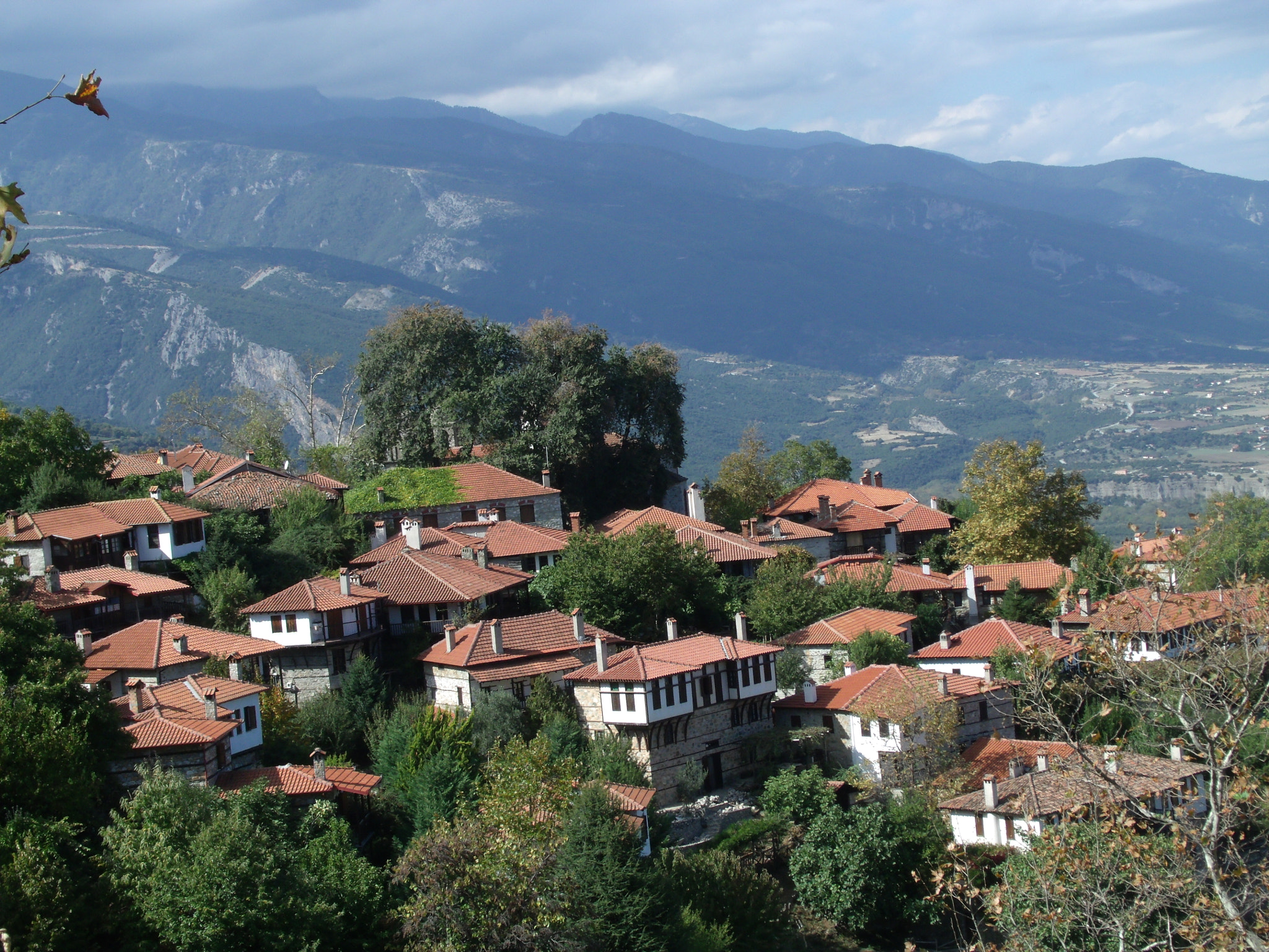 GENERAL IMAGING CO. X400 sample photo. The village before the house of the gods. photography