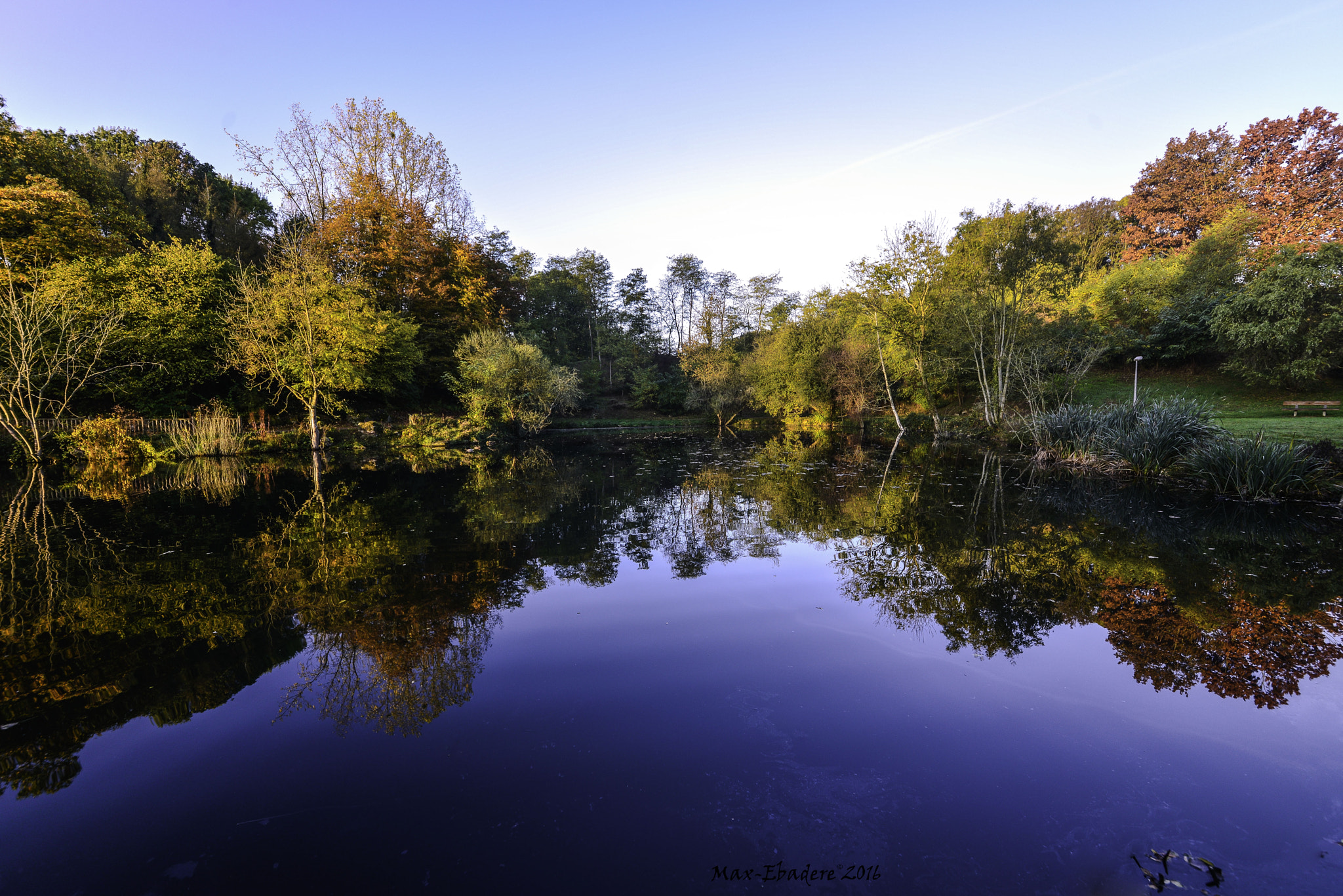 Sigma 12-24mm F4.5-5.6 II DG HSM sample photo. Boite de couleurs photography