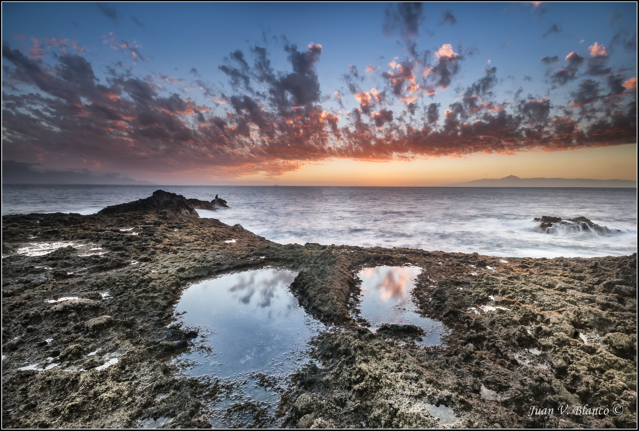 Nikon D300S + Sigma 10-20mm F4-5.6 EX DC HSM sample photo. Sunset by the sea photography