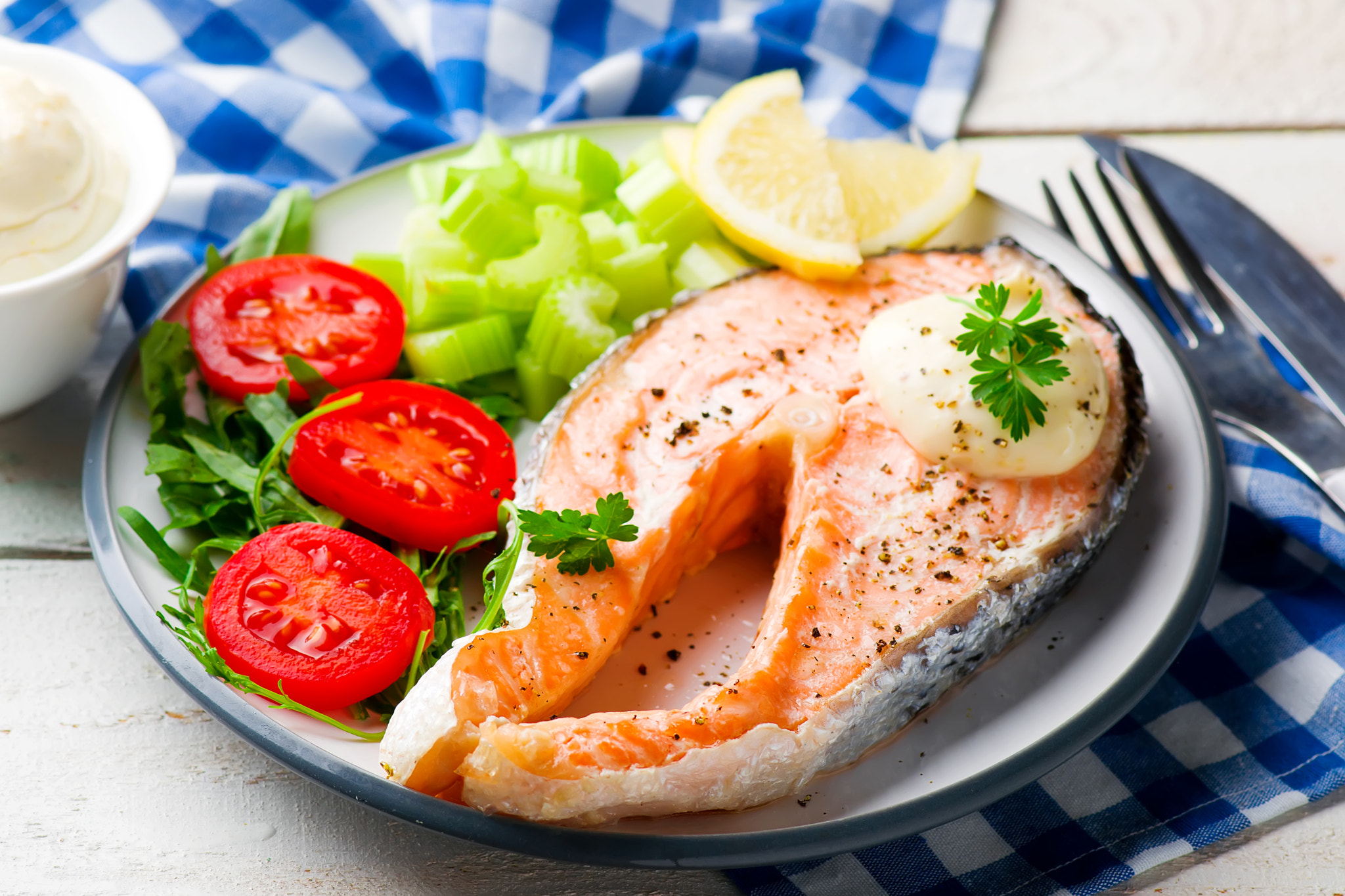 Nikon AF-S Micro-Nikkor 105mm F2.8G IF-ED VR sample photo. Quick microwaved salmon photography
