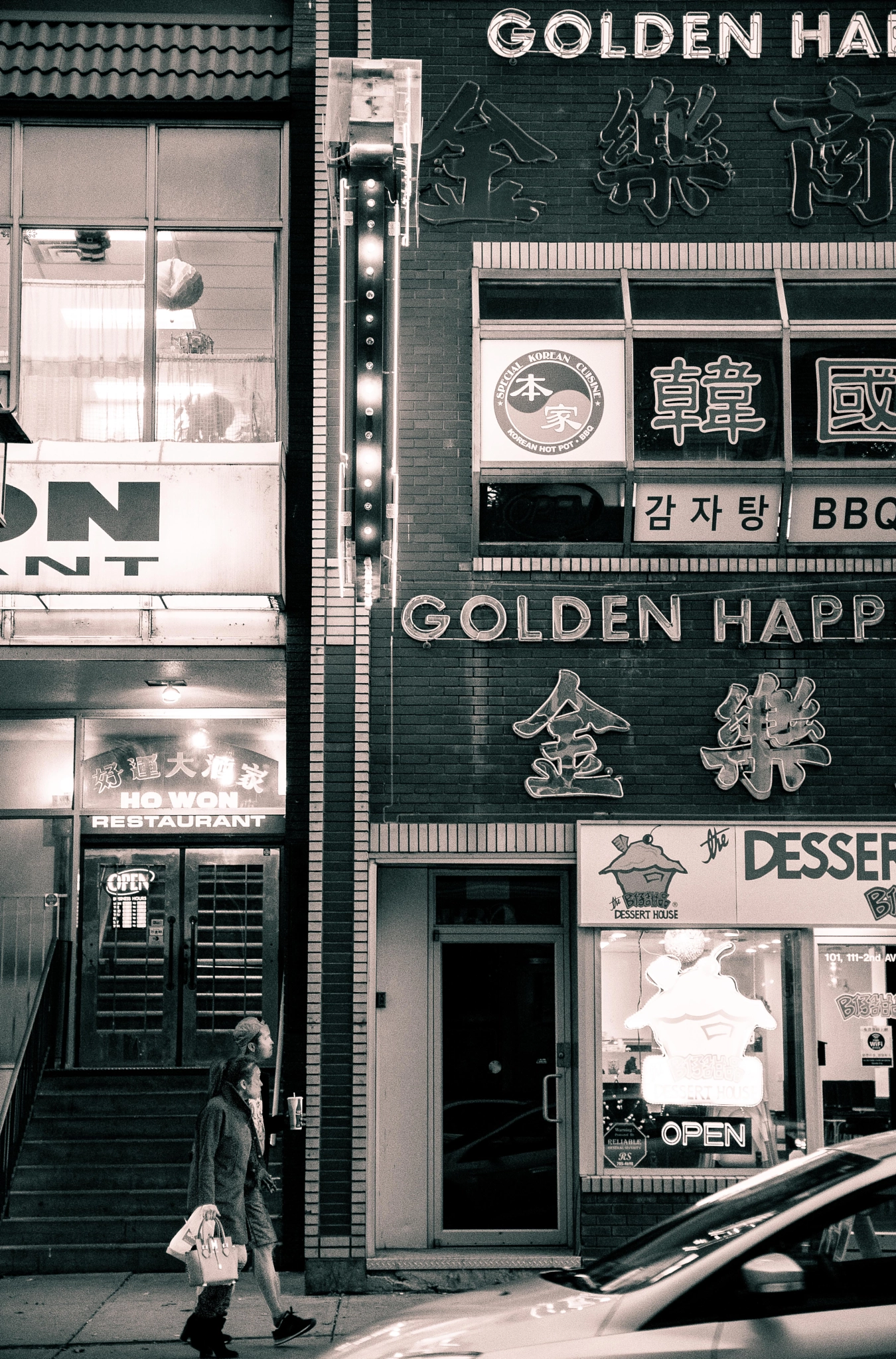 Sony a6300 + Canon EF-S 17-55mm F2.8 IS USM sample photo. Rlly dig this flattery shot from a while back in china town photography