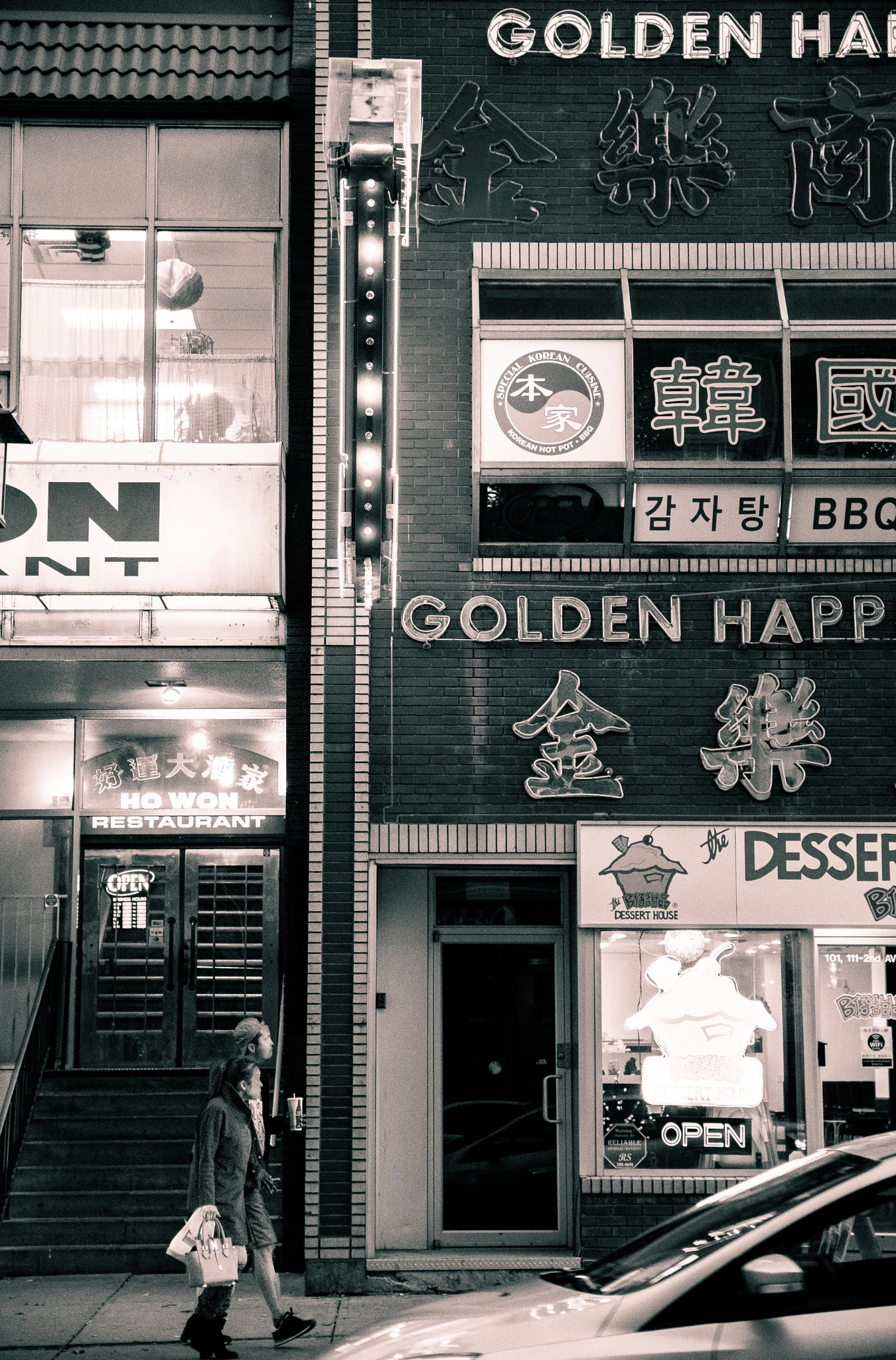 Canon EF-S 17-55mm F2.8 IS USM sample photo. Rlly dig this flattery shot from a while back in china town photography