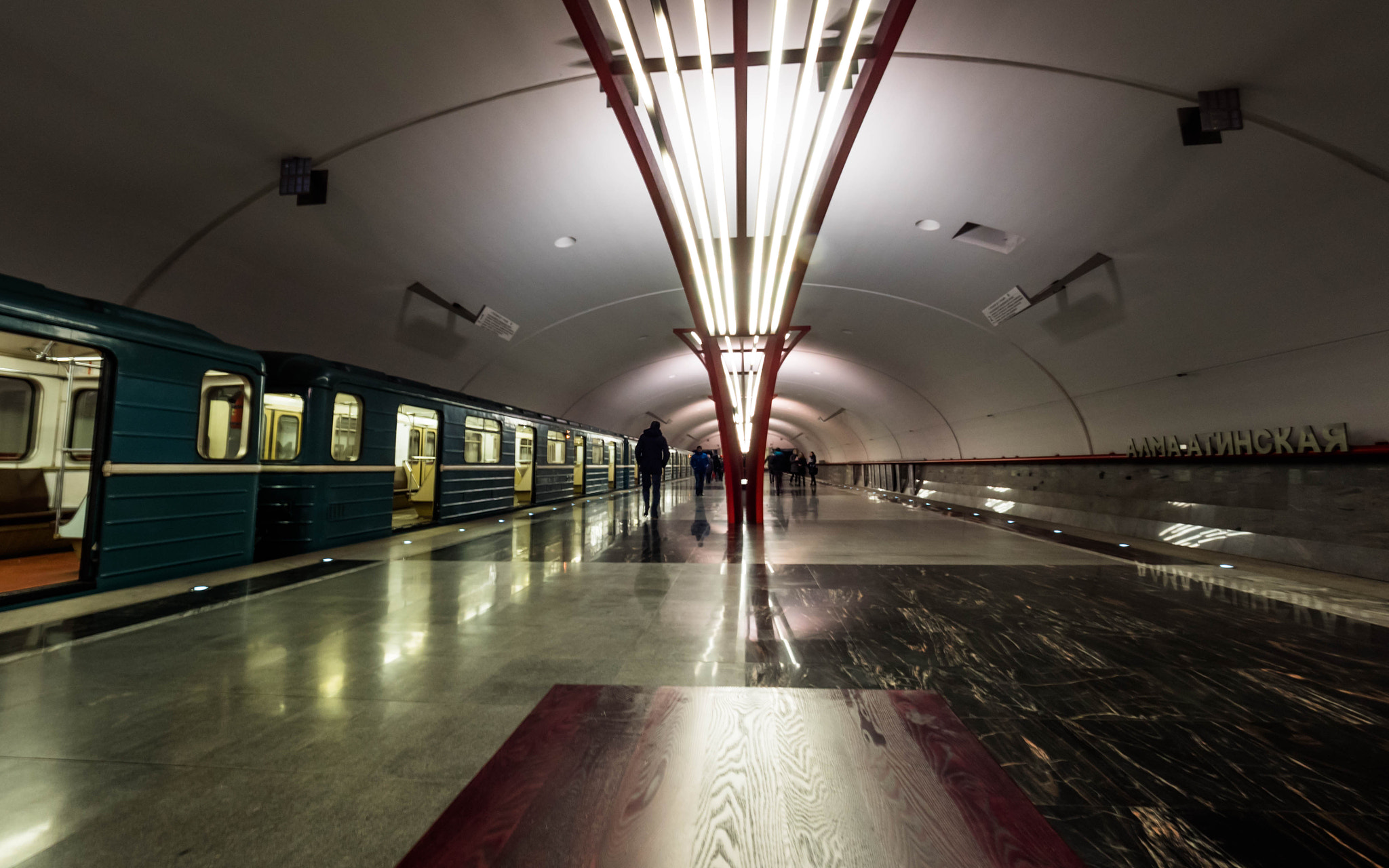 Panasonic Lumix DMC-GH4 + Olympus M.Zuiko Digital ED 7-14mm F2.8 PRO sample photo. Alma-atinskaya (moscow metro) photography