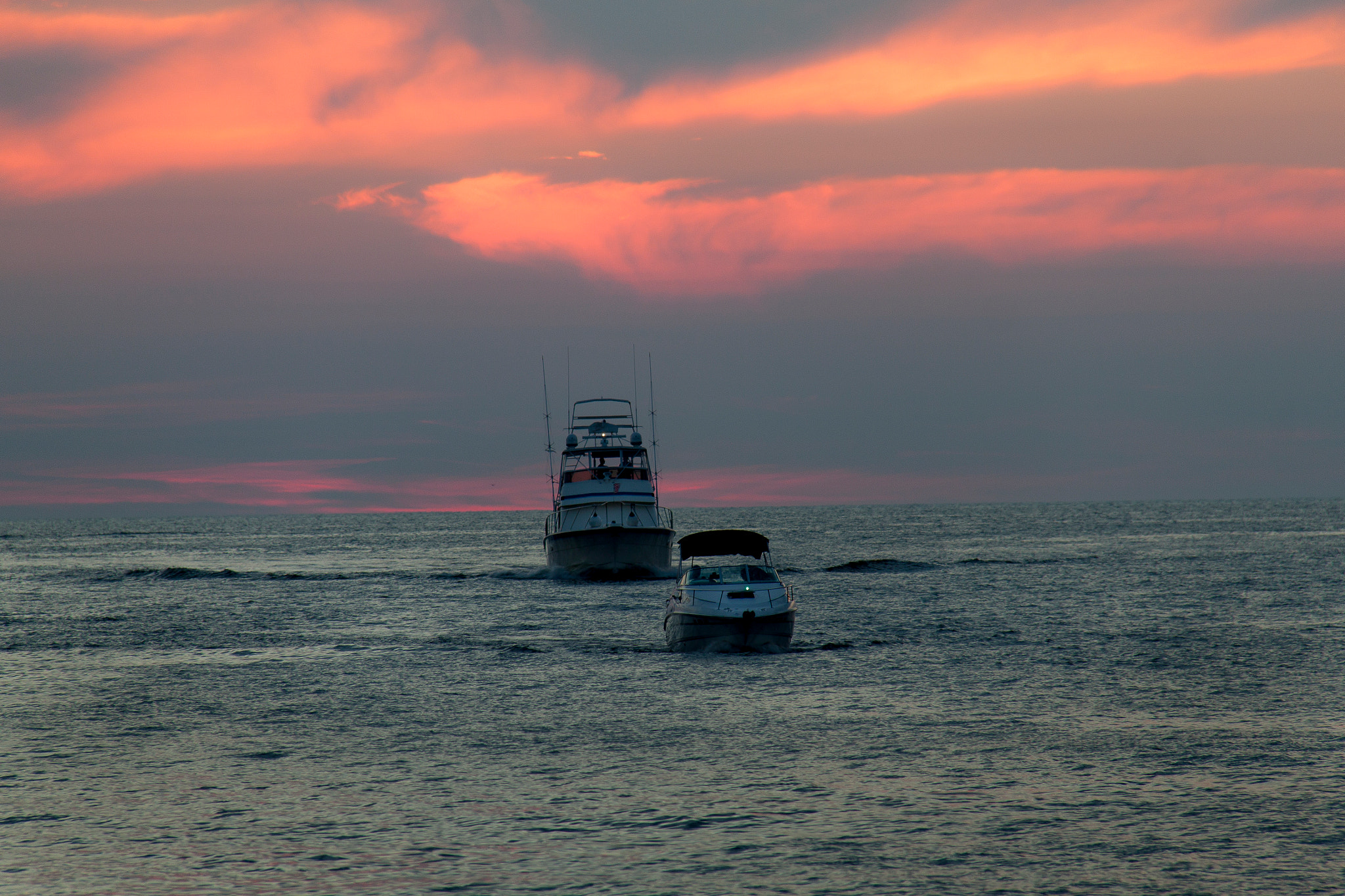 Canon EOS 500D (EOS Rebel T1i / EOS Kiss X3) sample photo. Red sky at night... photography