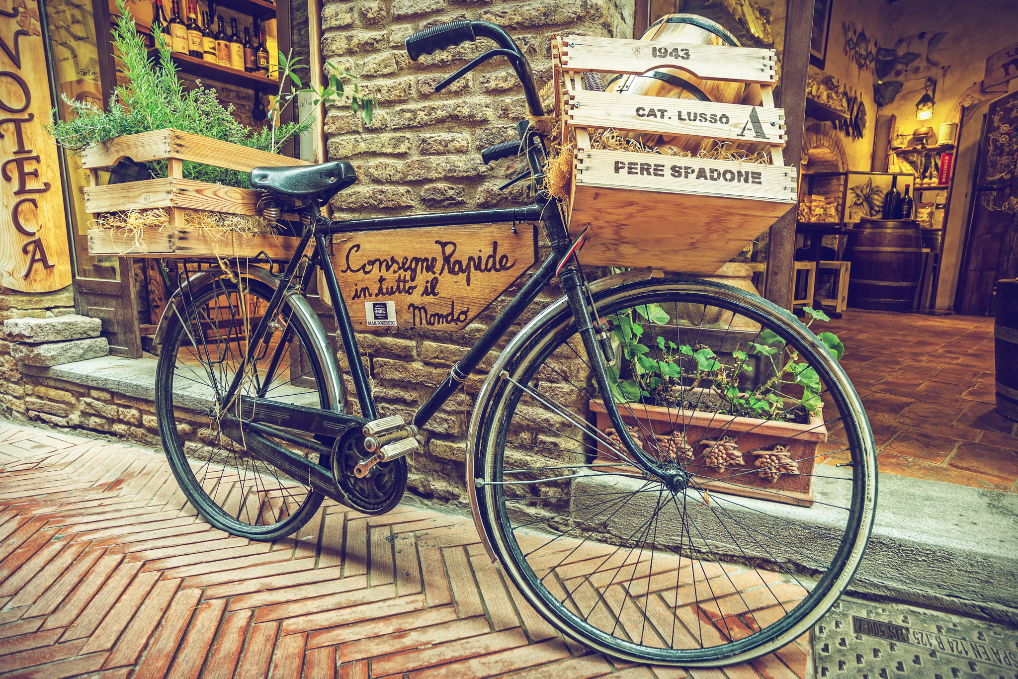 Sony a99 II + Sigma 18-200mm F3.5-6.3 DC sample photo. Bicycle retro, alley in old town, tuscany, italy photography