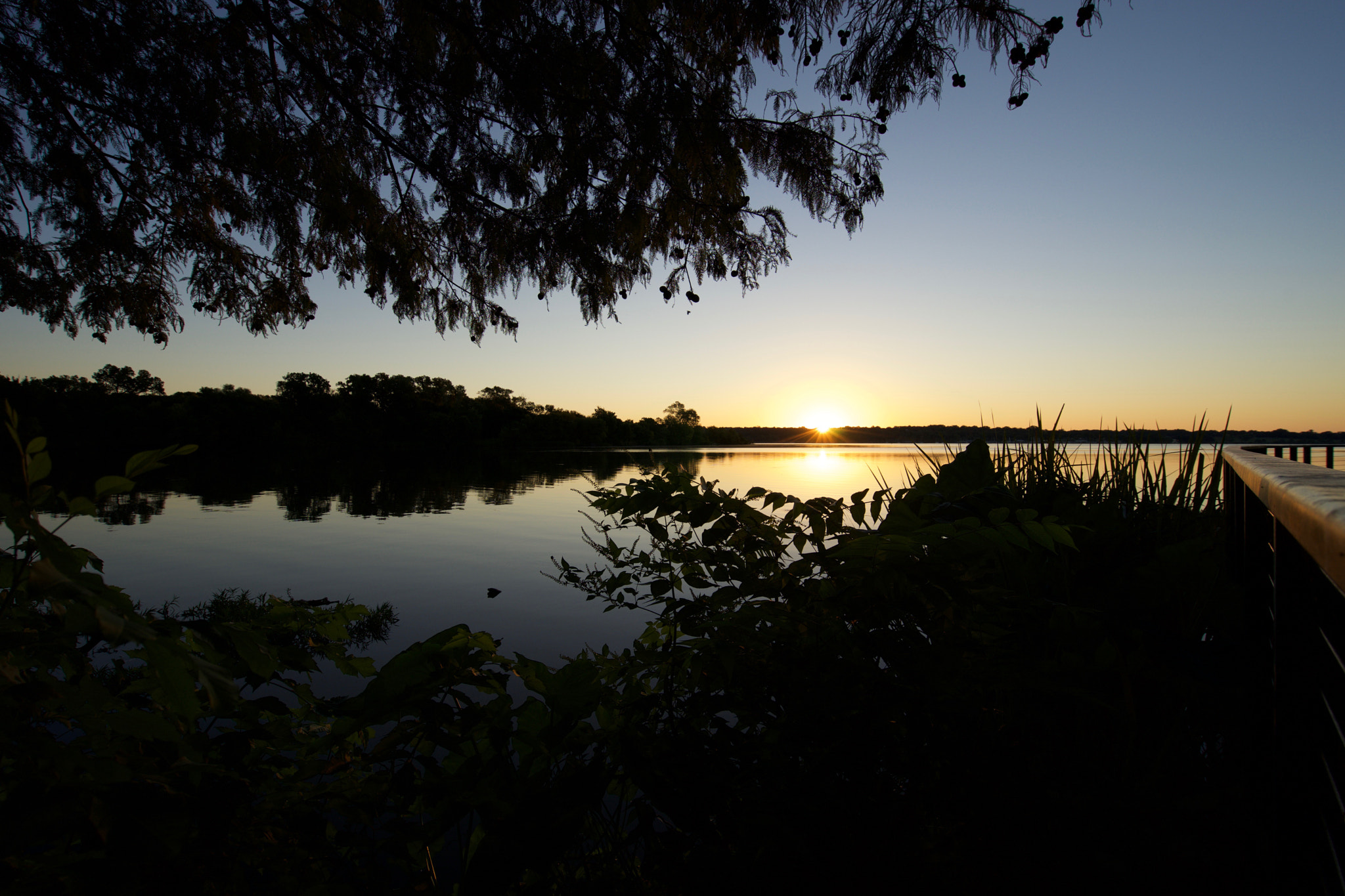 Sony a7 + Sony Vario-Tessar T* FE 16-35mm F4 ZA OSS sample photo. Sunrise at white rock lake photography