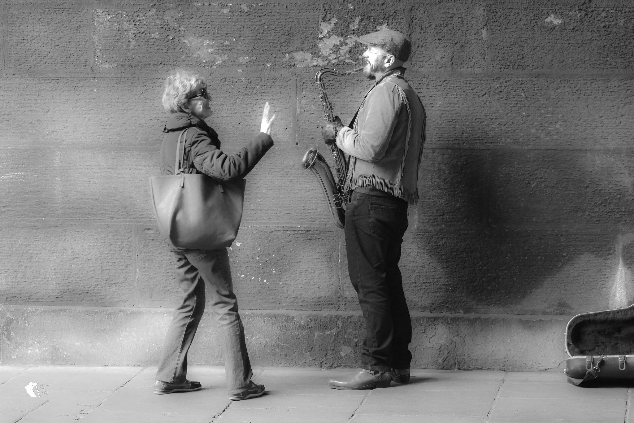 AF Zoom-Nikkor 80-200mm f/4.5-5.6D sample photo. Caught this moment on king stables road under the bridge.  photography