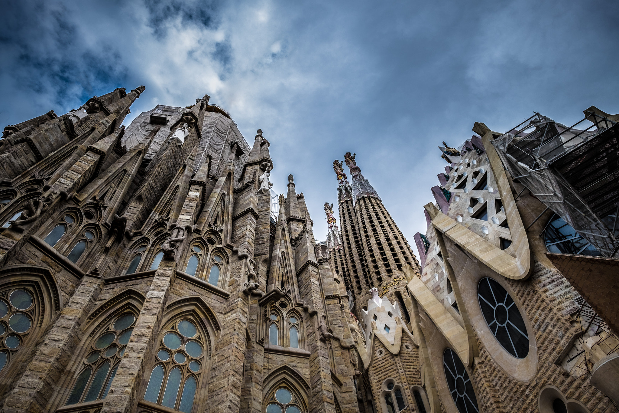 Fujifilm X-T10 + Fujifilm XF 14mm F2.8 R sample photo. Sagrada familia photography