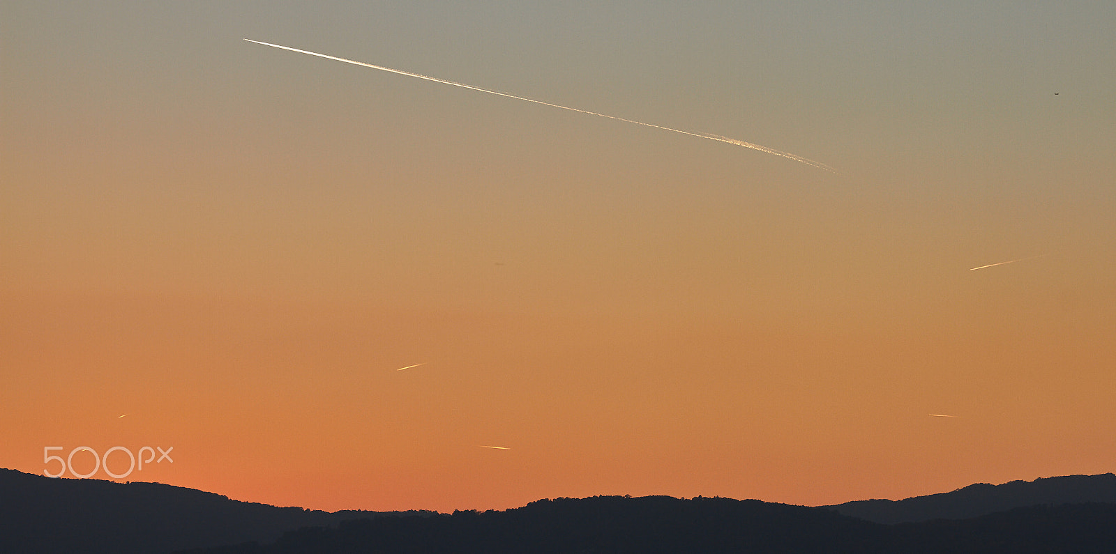 Sigma 24-70mm F2.8 EX DG HSM sample photo. Evening flights photography