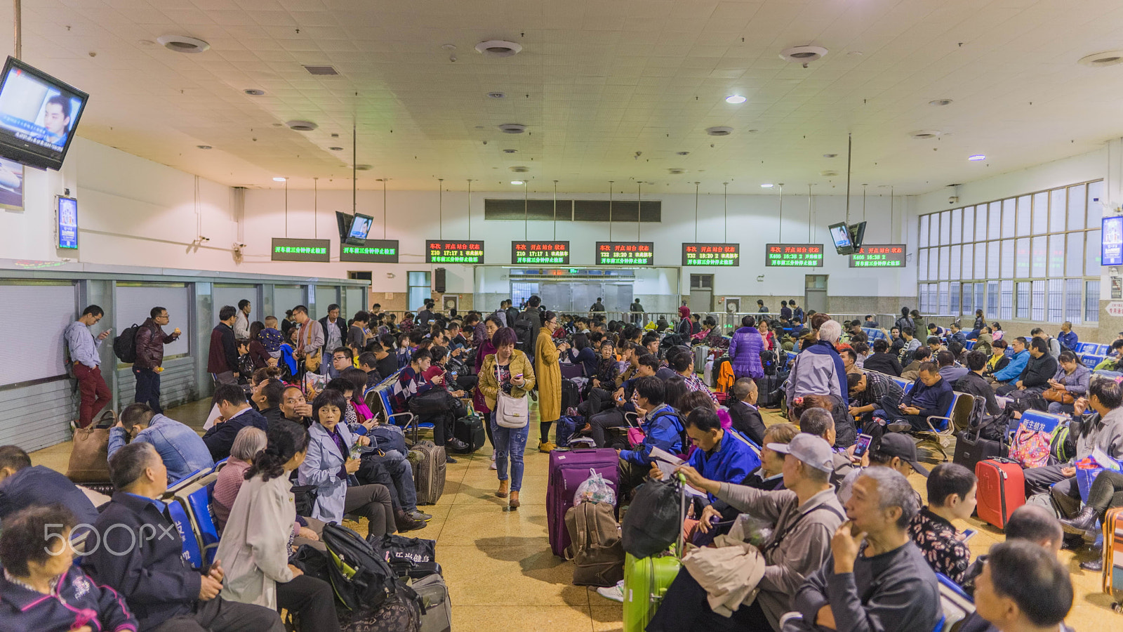 Sigma 24mm F1.4 DG HSM Art sample photo. Hangzhou railway station waiting room photography