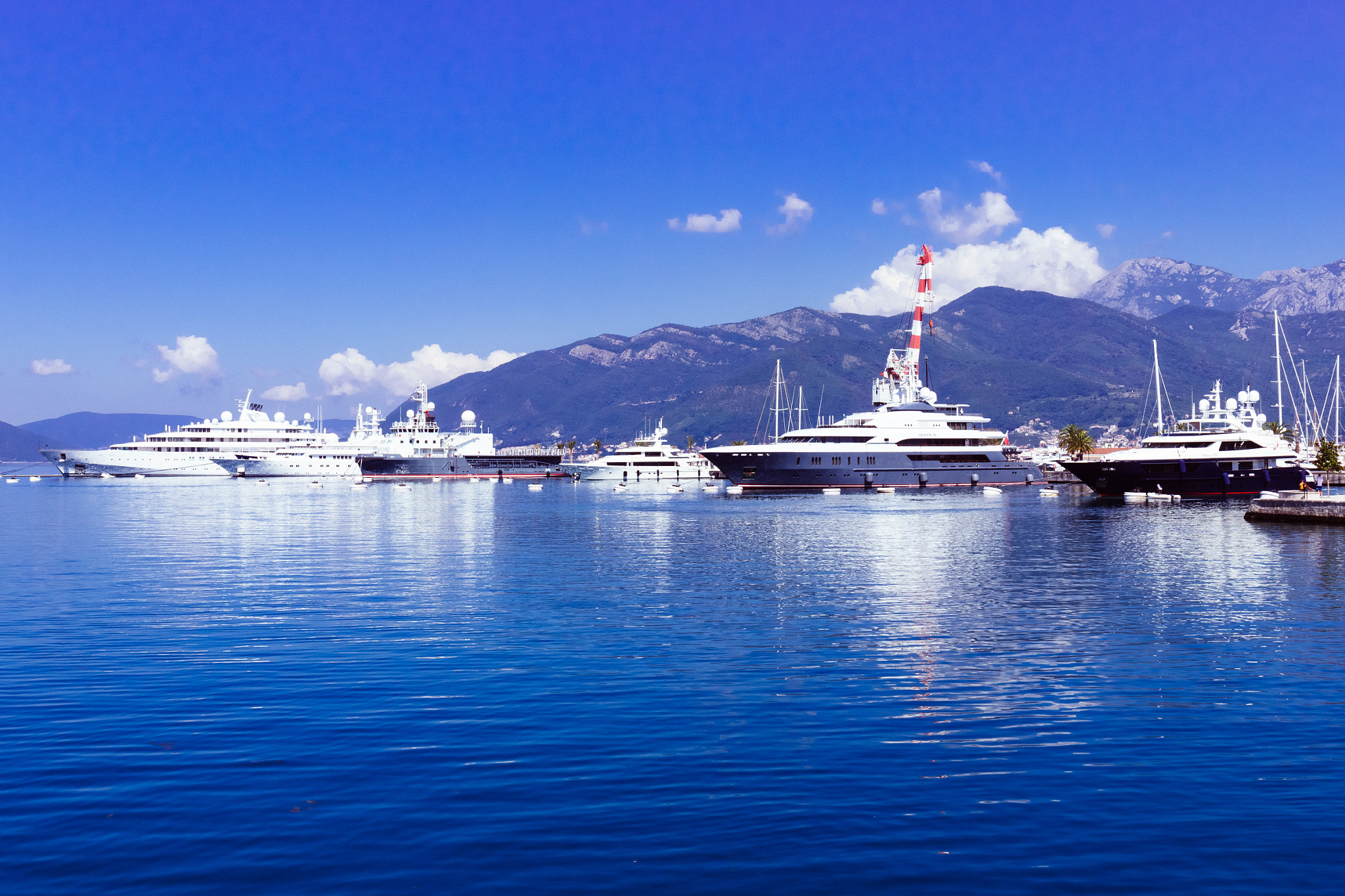 Canon EF 24-70mm F4L IS USM sample photo. Tivat seaport photography