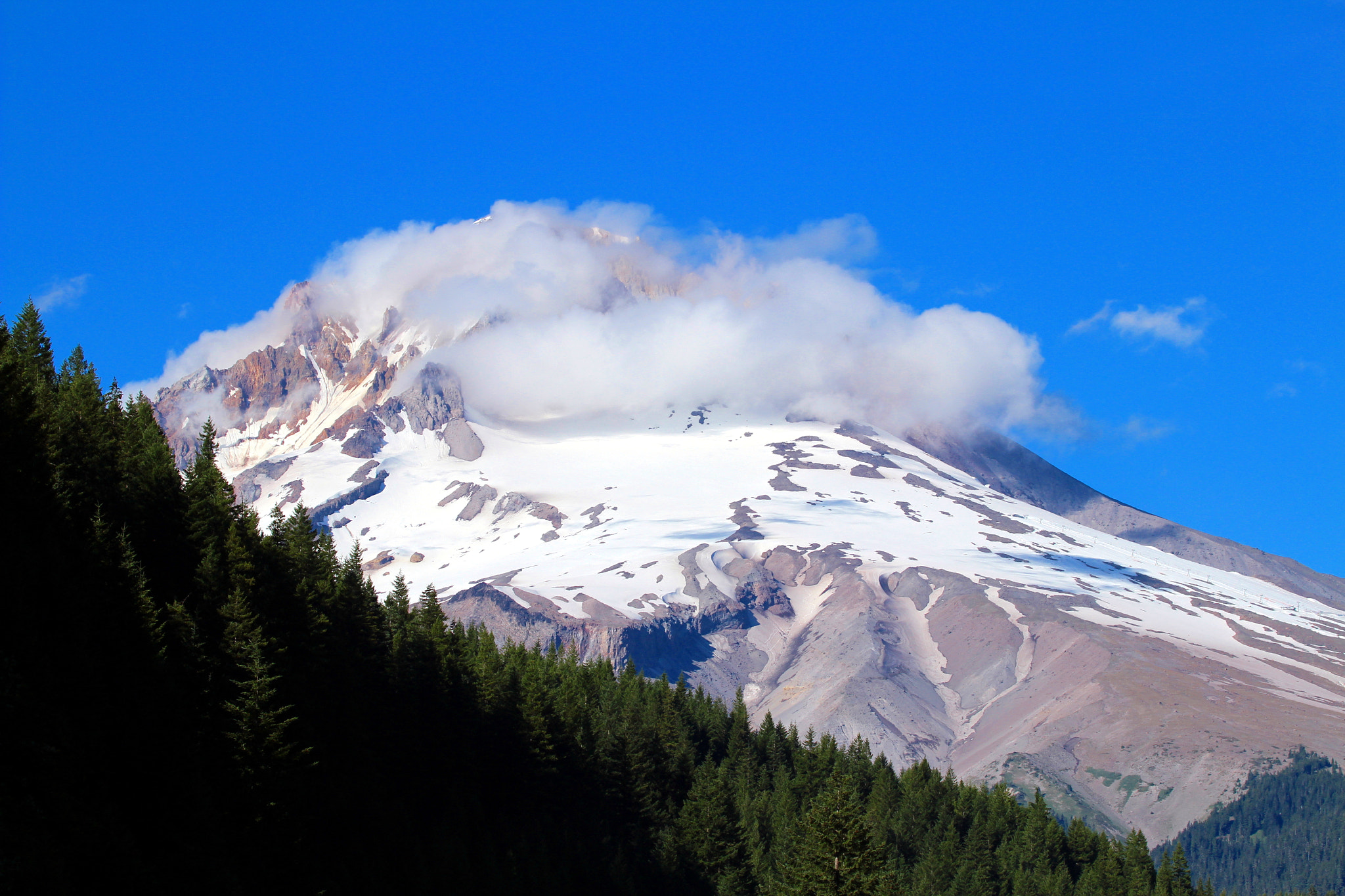 Canon EF 100-400mm F4.5-5.6L IS USM sample photo. Mount hood photography