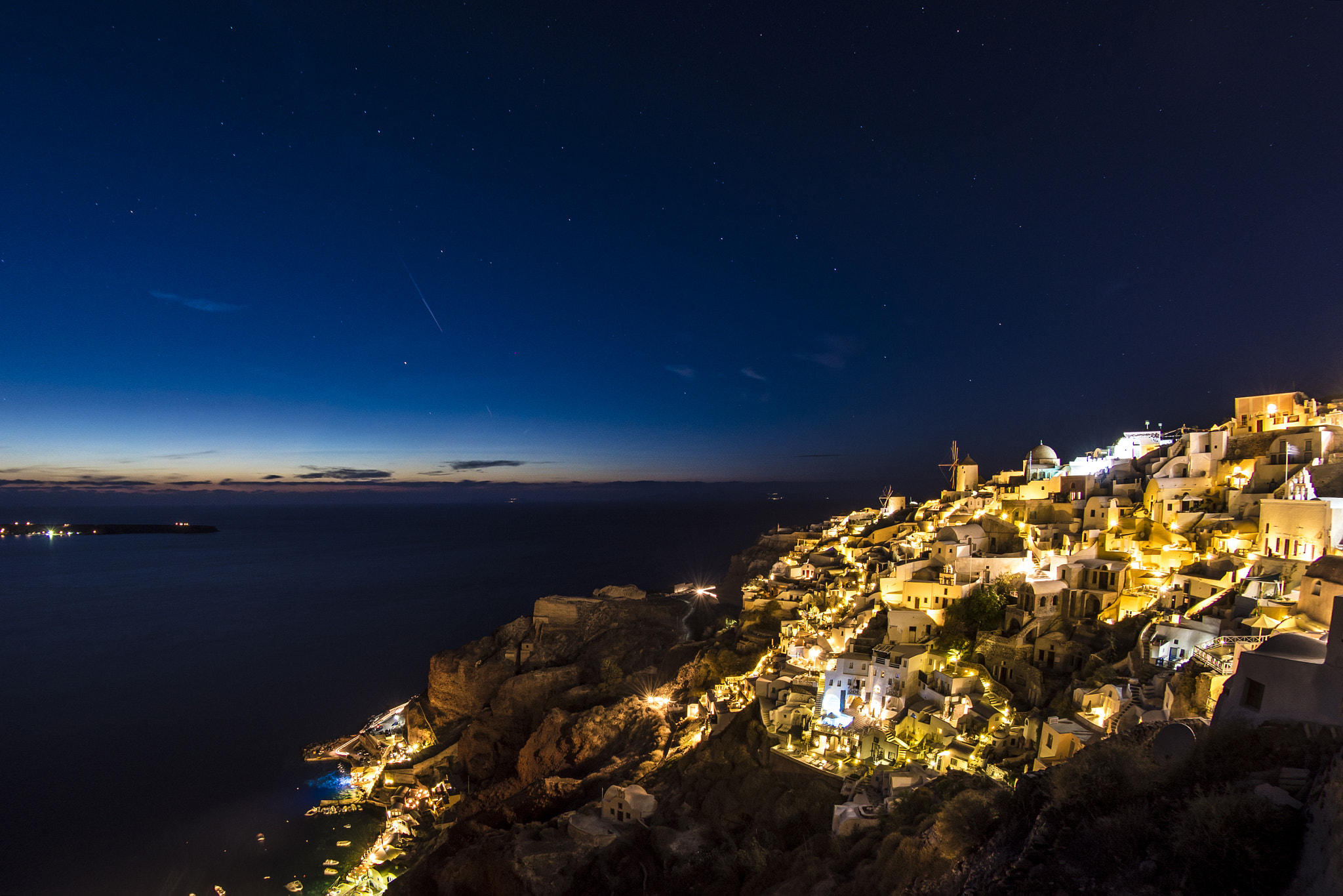 Nikon D500 + Nikon AF DX Fisheye-Nikkor 10.5mm F2.8G ED sample photo. Blue hour on santorini photography