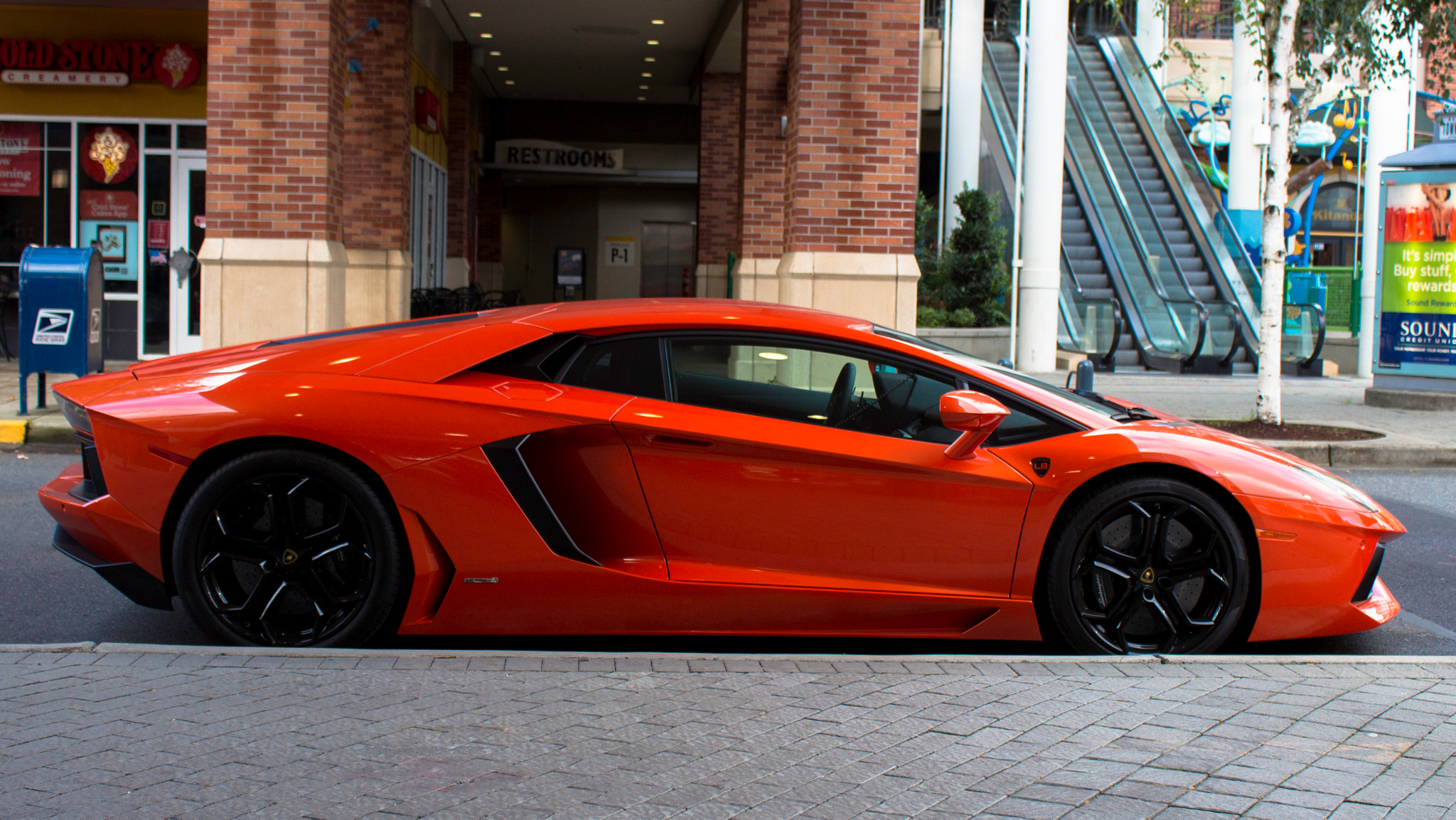 Canon EOS 700D (EOS Rebel T5i / EOS Kiss X7i) sample photo. Arancione lamborghini aventador photography