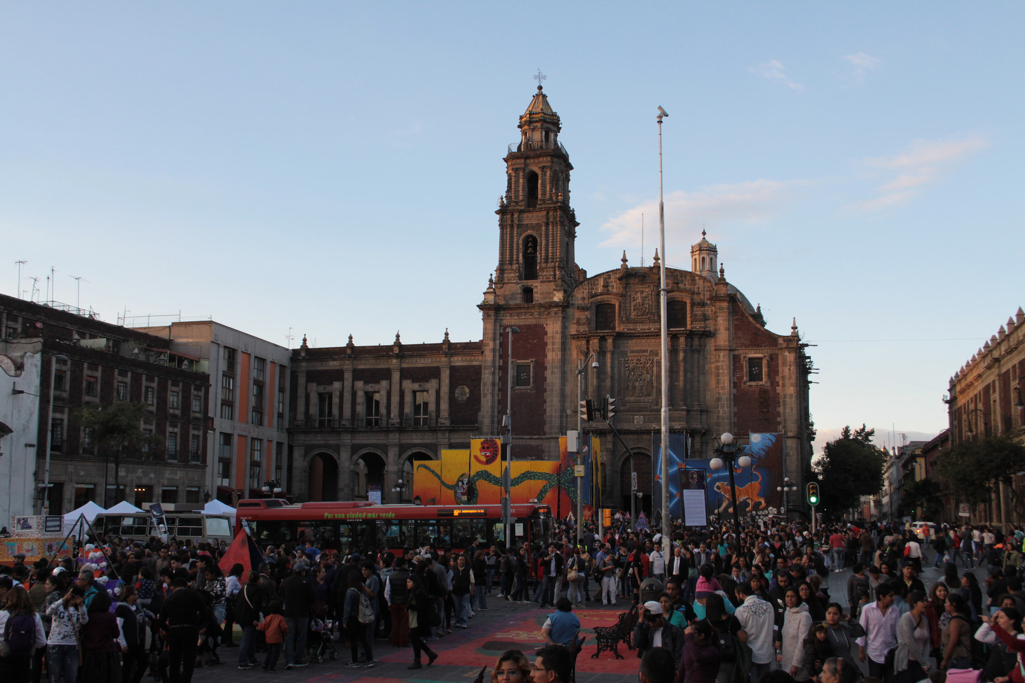 Canon EF-S 18-55mm F3.5-5.6 II sample photo. Plaza de sto. domingo photography