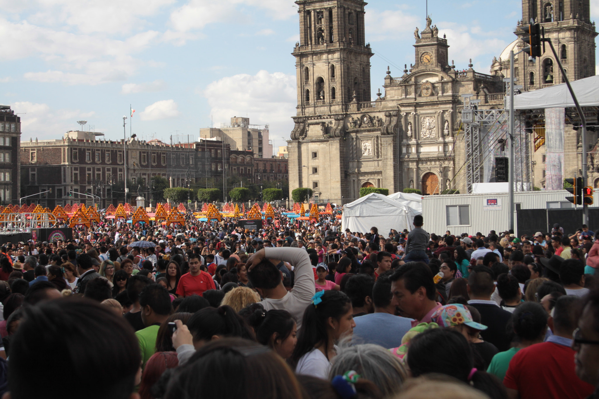 Canon EF-S 18-55mm F3.5-5.6 II sample photo. Zócalo de cdmx photography