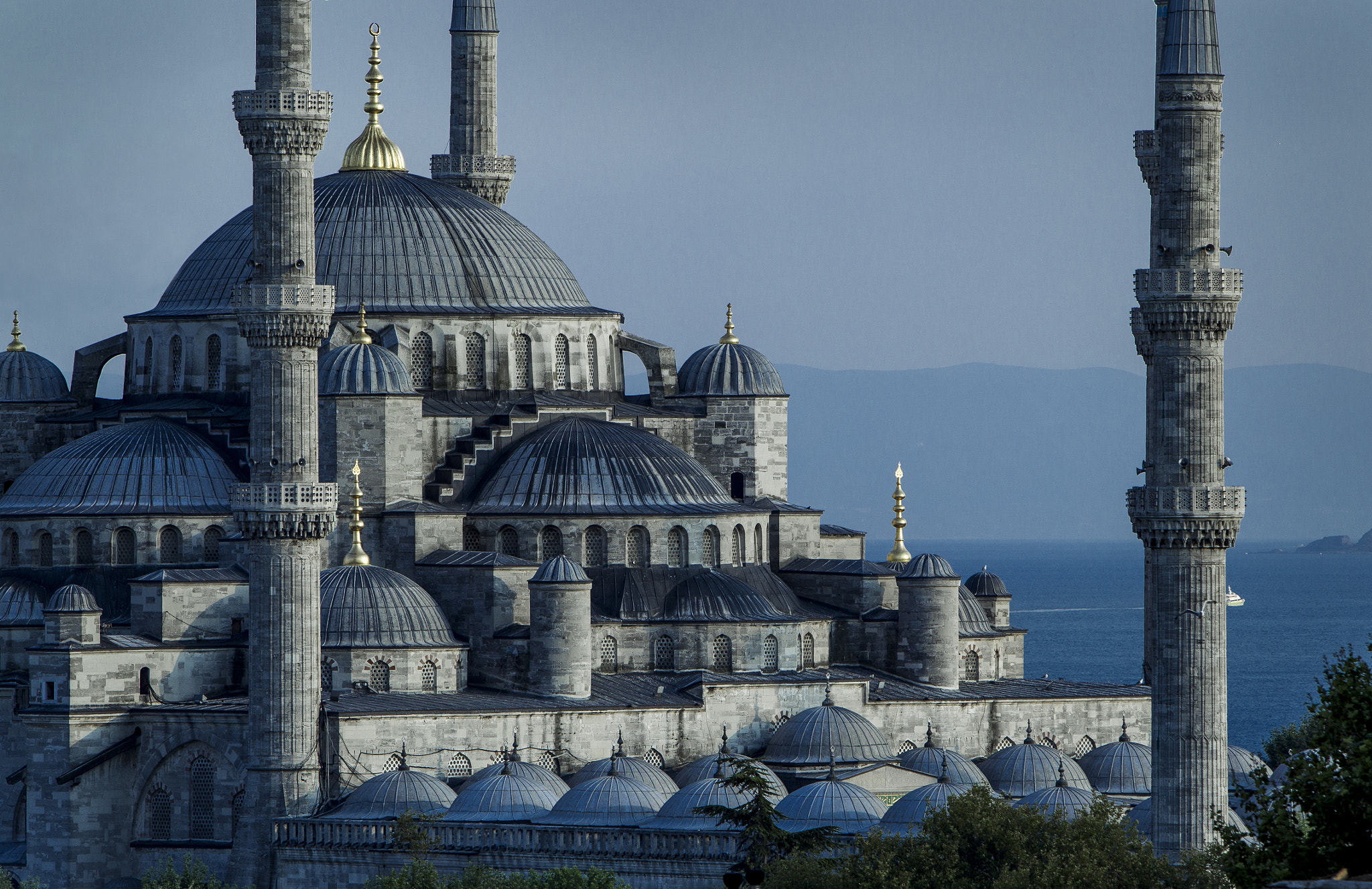 Canon EOS-1D Mark IV sample photo. Blue mosque afterglow photography