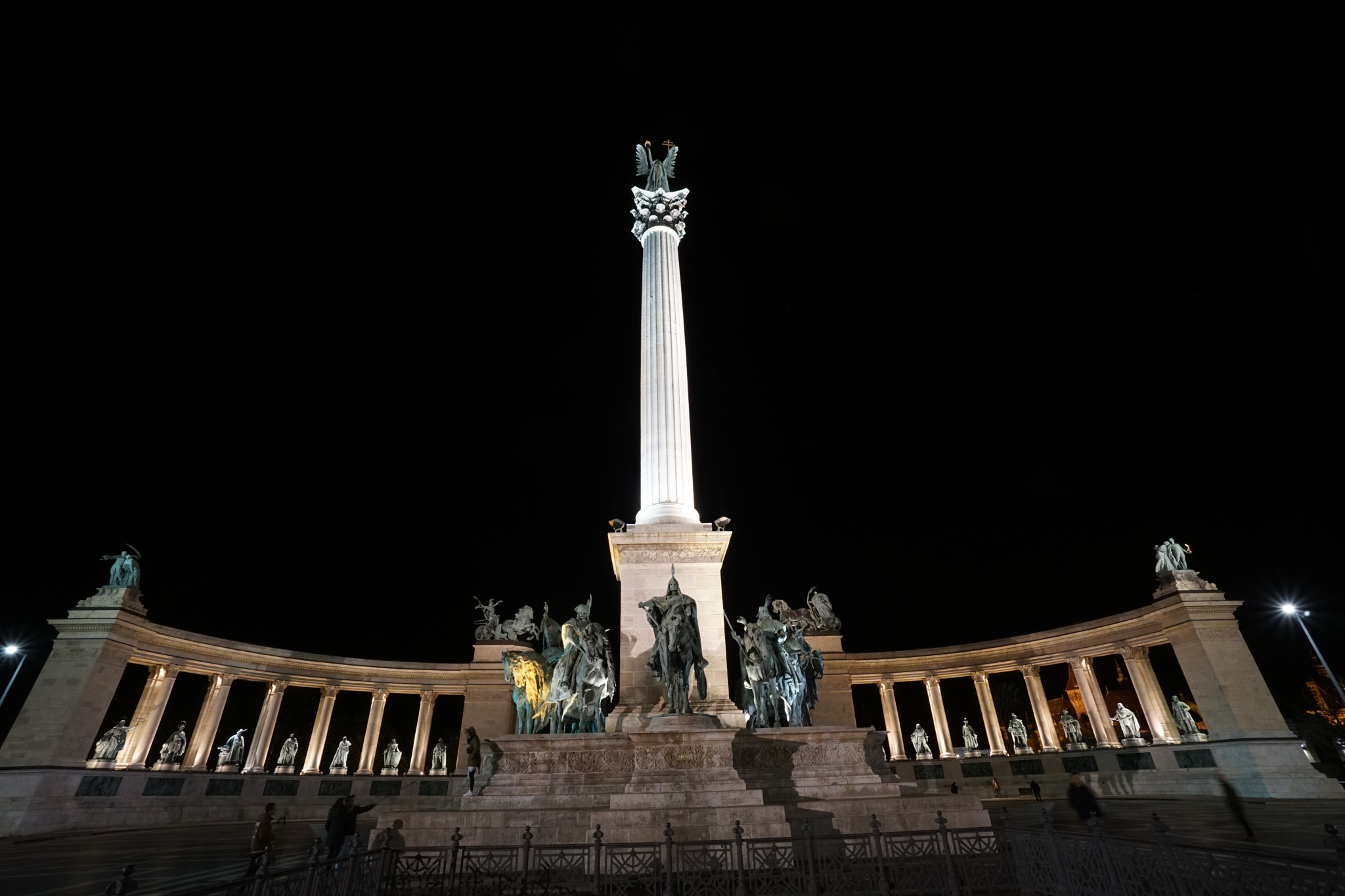 Sony a6300 + Sony E 10-18mm F4 OSS sample photo. Millenium memorial photography