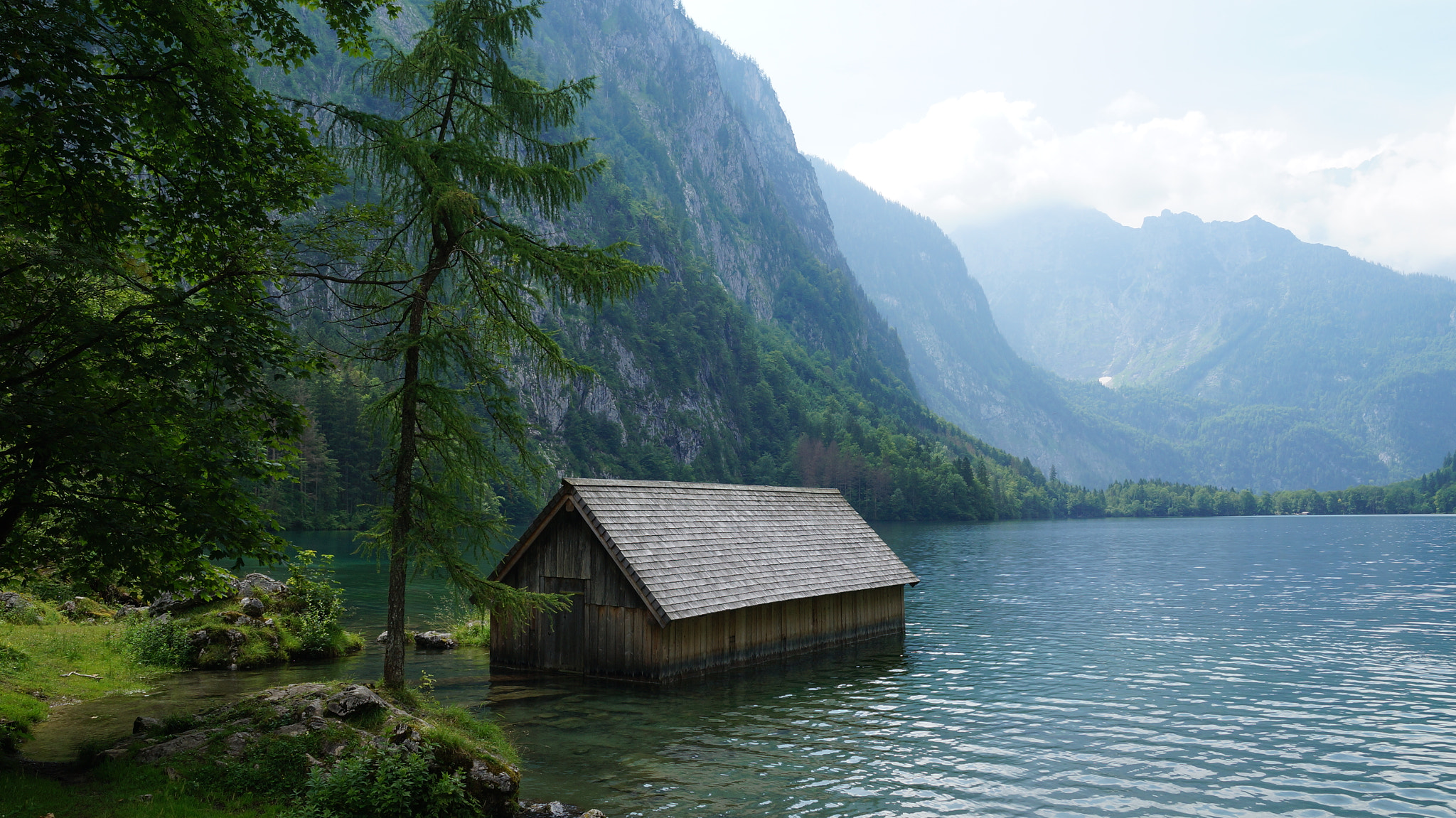 Sony DT 18-135mm F3.5-5.6 SAM sample photo. Sinking boat house photography