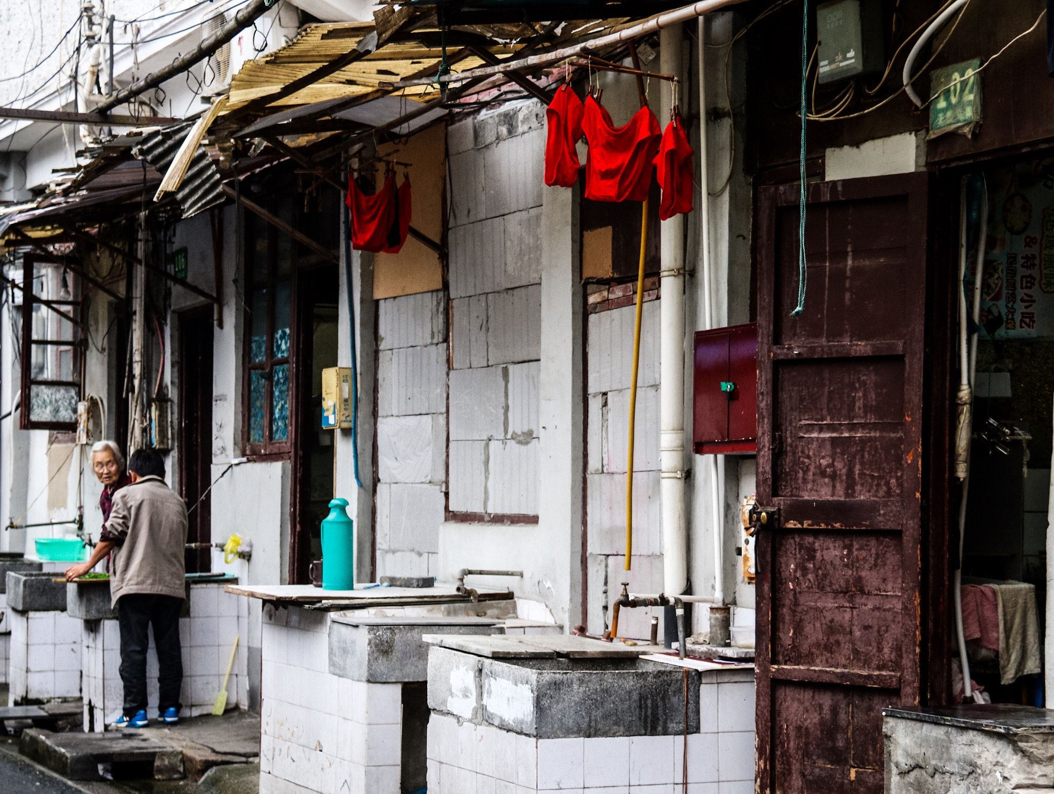 Canon EOS 80D + Canon EF-S 18-200mm F3.5-5.6 IS sample photo. Washing line, china photography