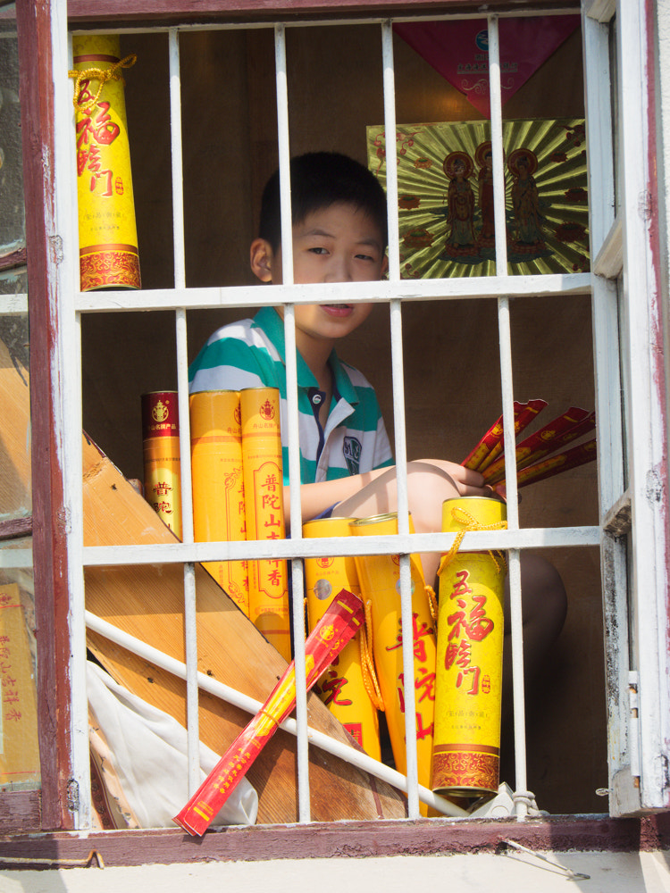 OLYMPUS M.14-150mm F4.0-5.6 II sample photo. Little boss photography