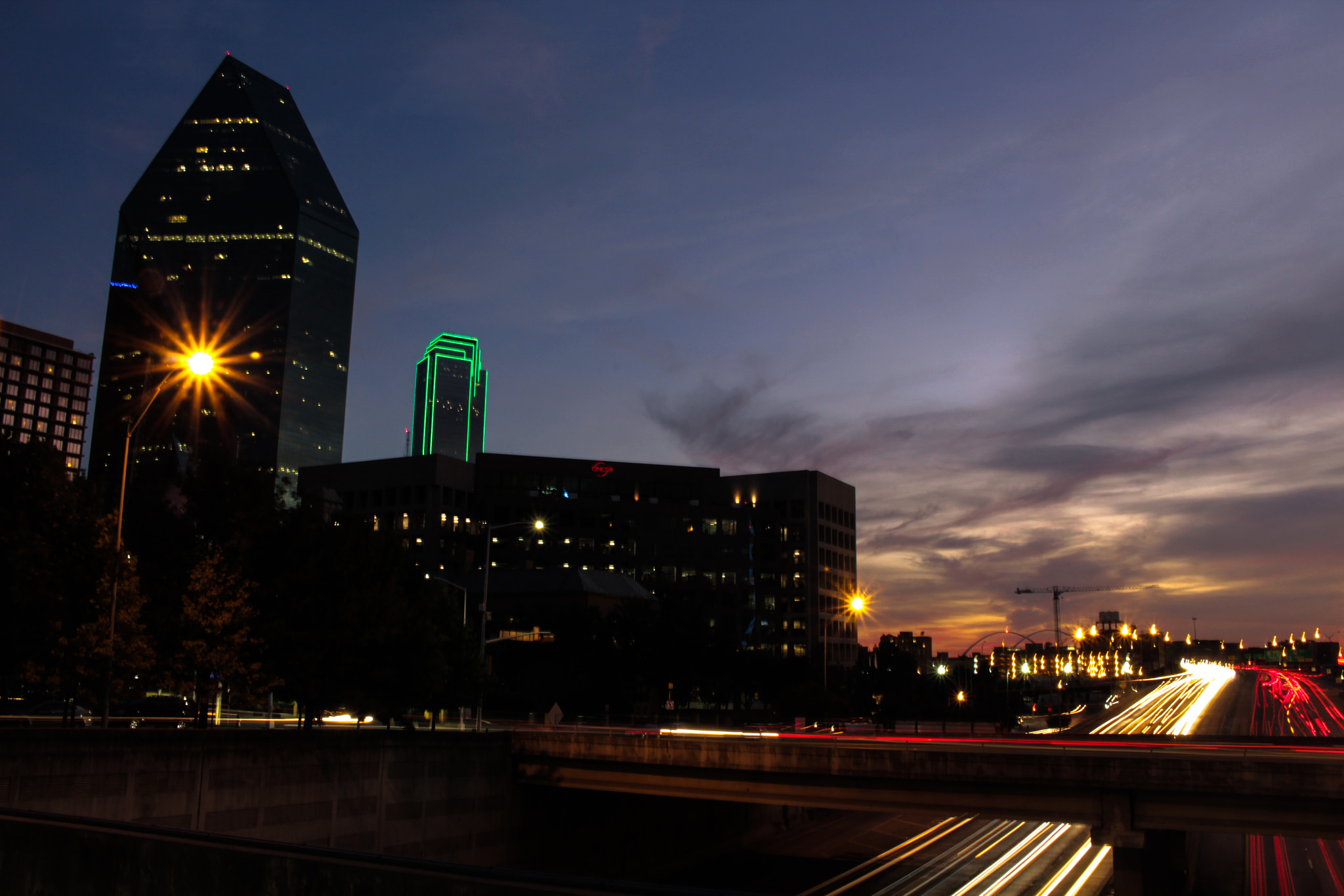Canon EOS 1300D (EOS Rebel T6 / EOS Kiss X80) sample photo. Long exposure in downtown dallas photography