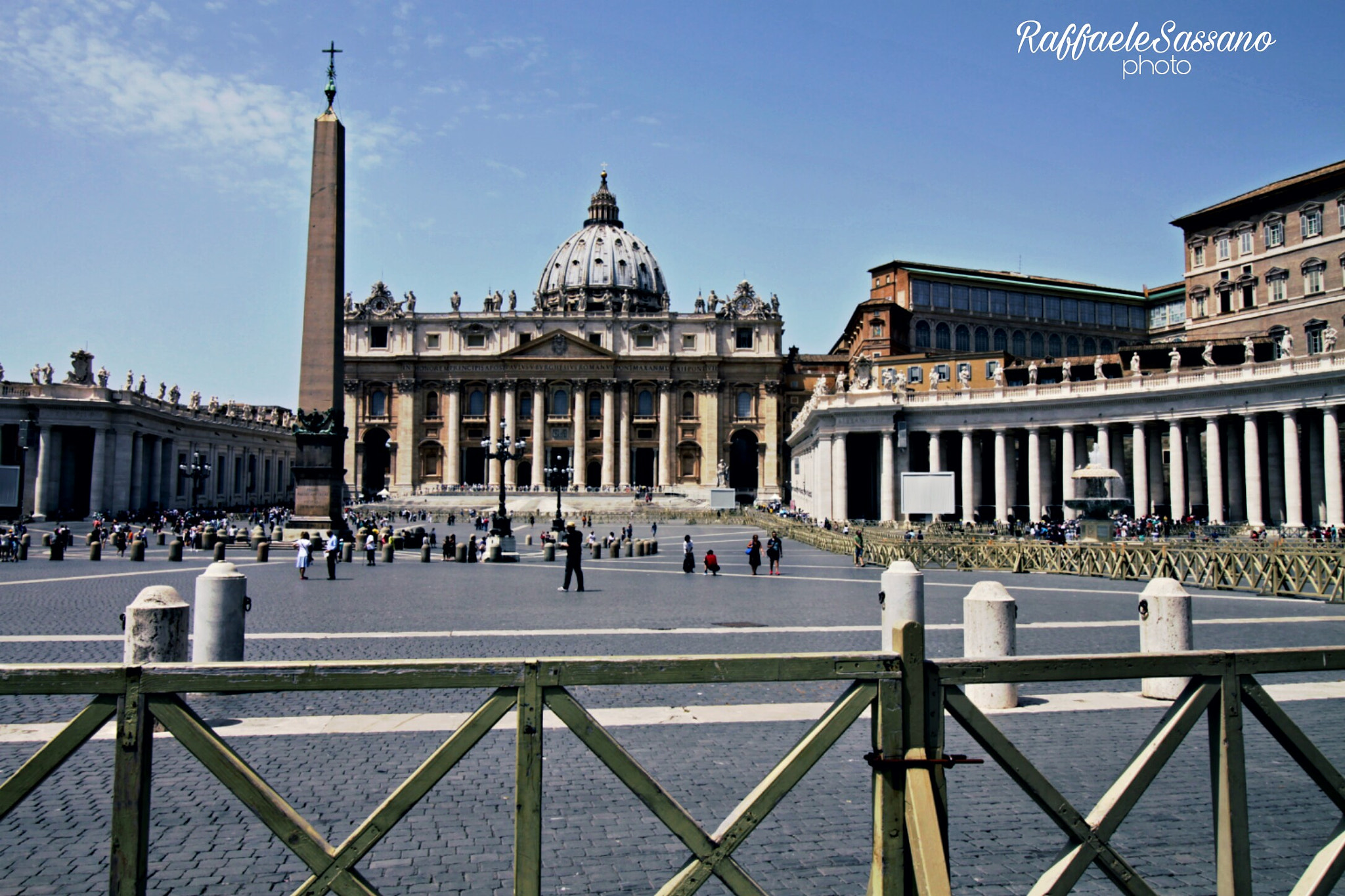 Canon EOS 500D (EOS Rebel T1i / EOS Kiss X3) sample photo. Square san pietro, rome - italy photography