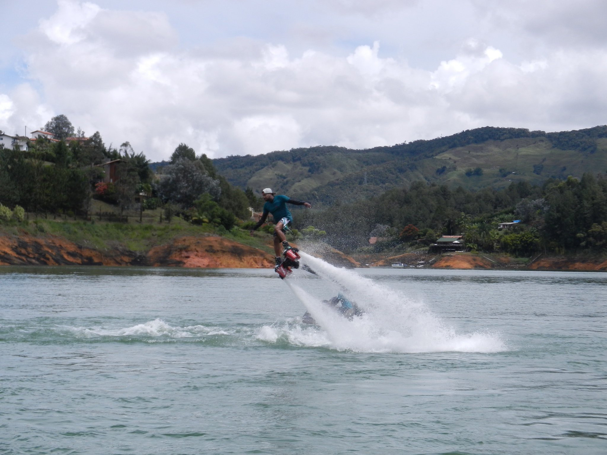 Nikon Coolpix S9100 sample photo. Practicando flyboard  photography