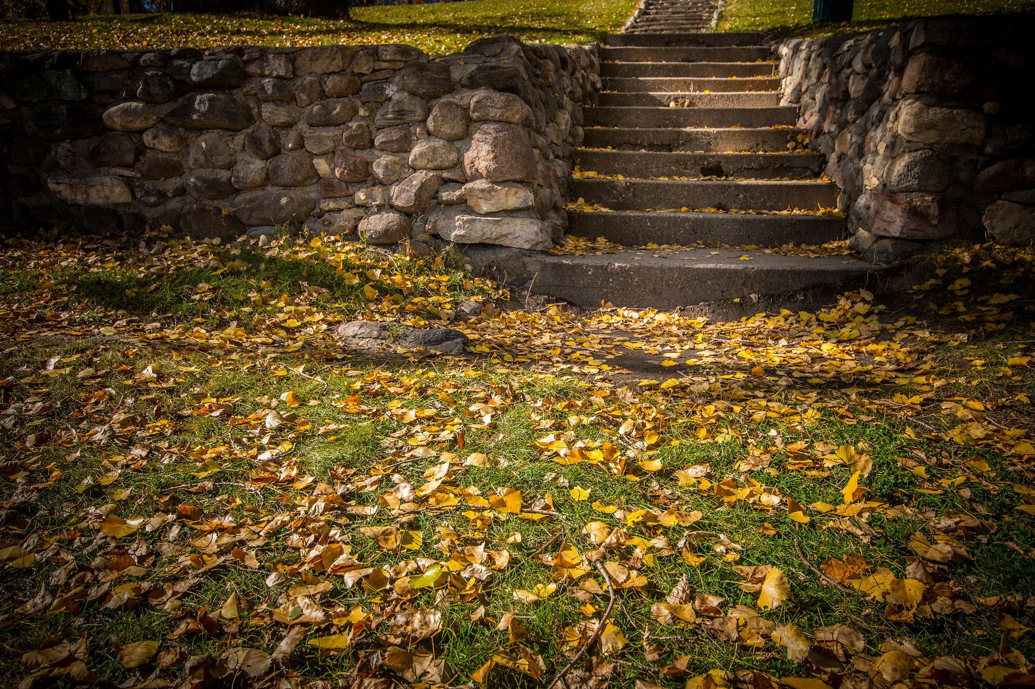 Canon EOS 650D (EOS Rebel T4i / EOS Kiss X6i) sample photo. Autumn stairs photography