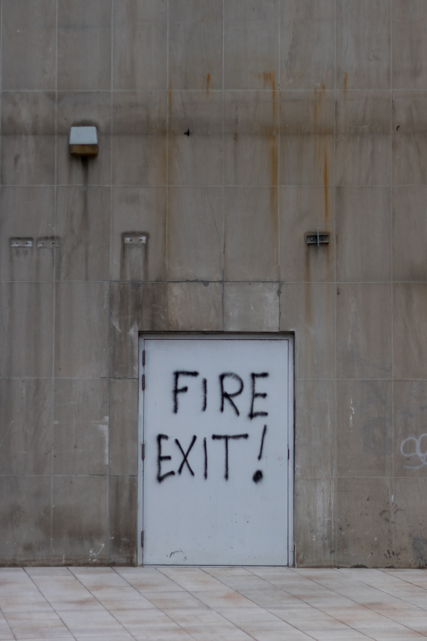 Canon EOS 760D (EOS Rebel T6s / EOS 8000D) + Canon EF 50mm F1.8 II sample photo. Fire exit! photography