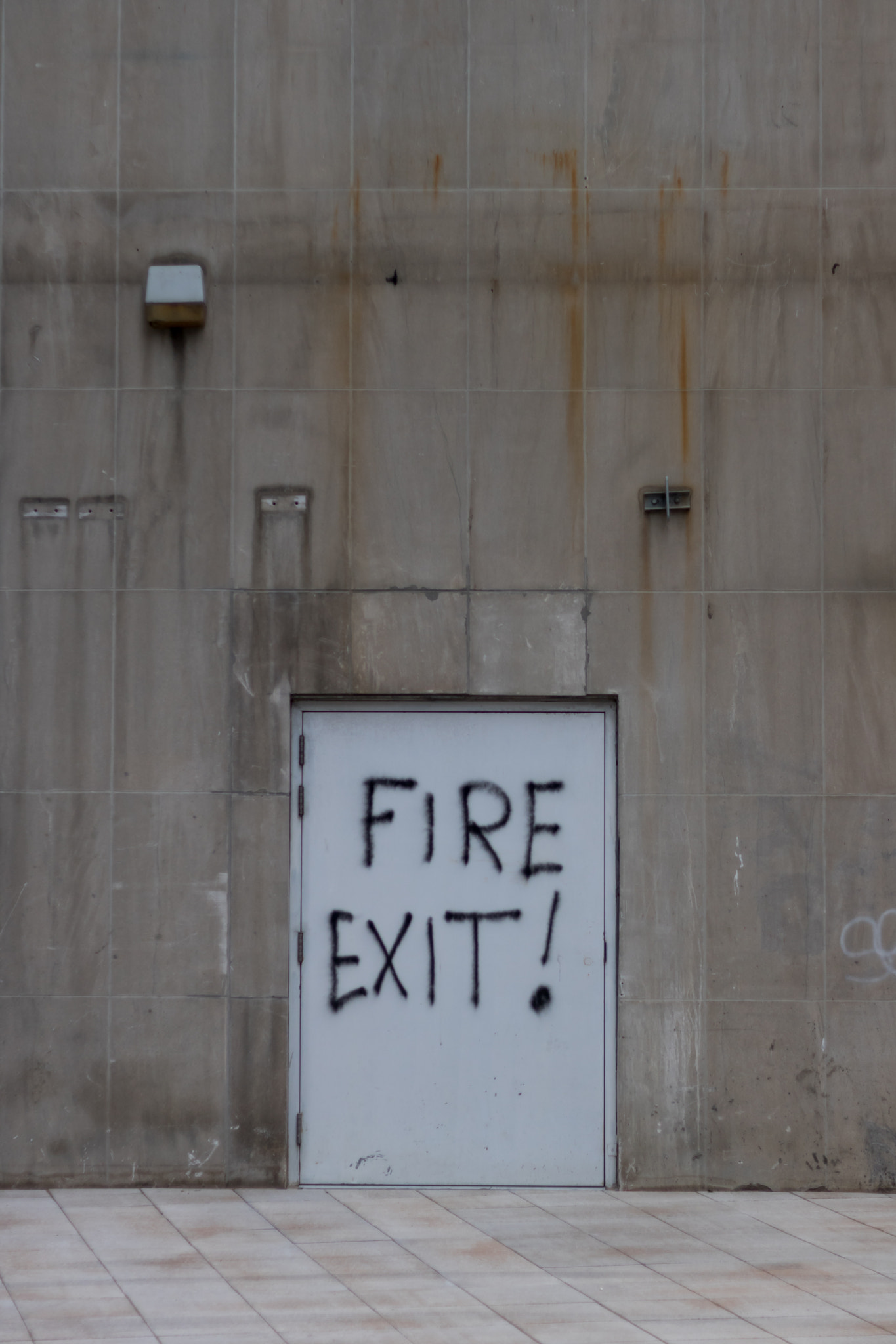 Canon EOS 760D (EOS Rebel T6s / EOS 8000D) sample photo. Fire exit! photography