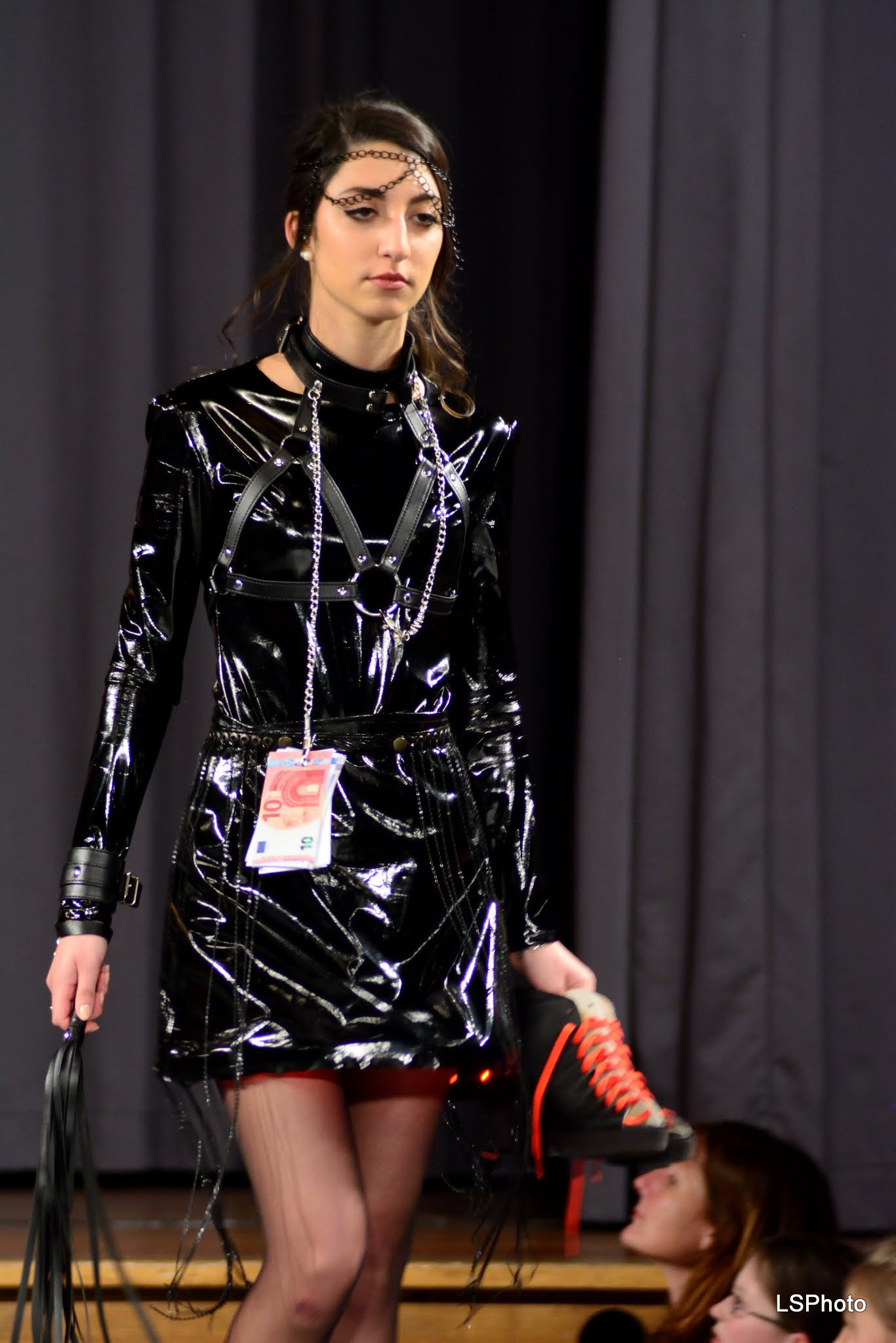 Nikon AF Nikkor 70-300mm F4-5.6G sample photo. Fashion show 03 photography