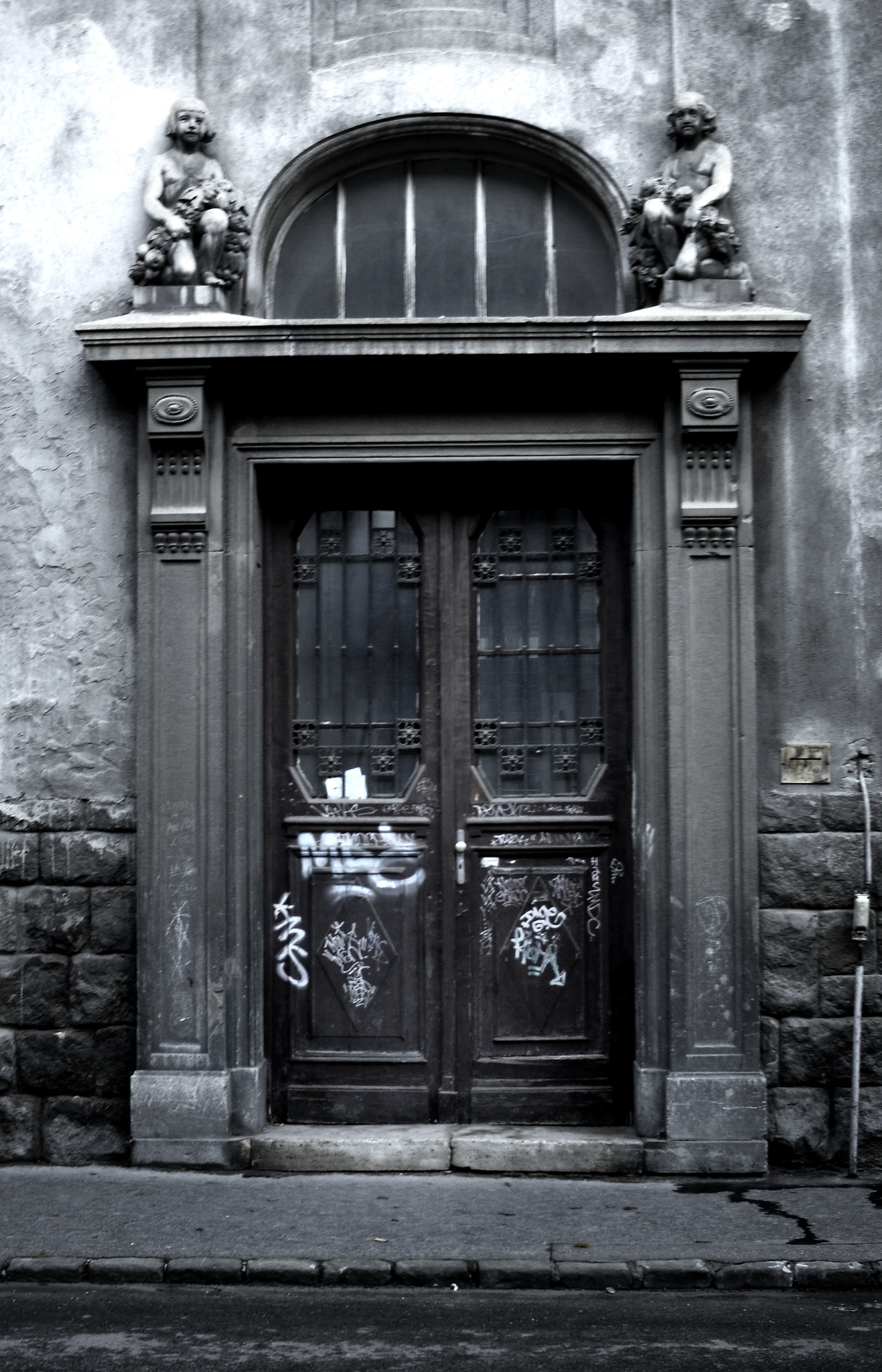 Sigma 30mm F1.4 EX DC HSM sample photo. Door photography