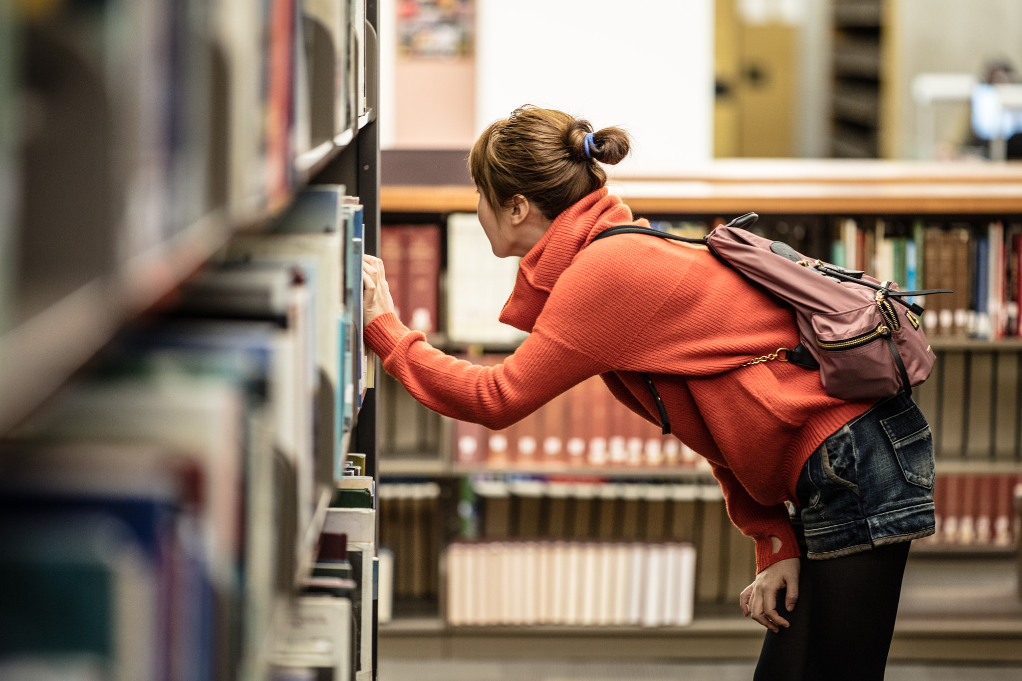 Canon EOS 5DS R + ZEISS Apo Sonnar T* 135mm F2 sample photo. In library photography