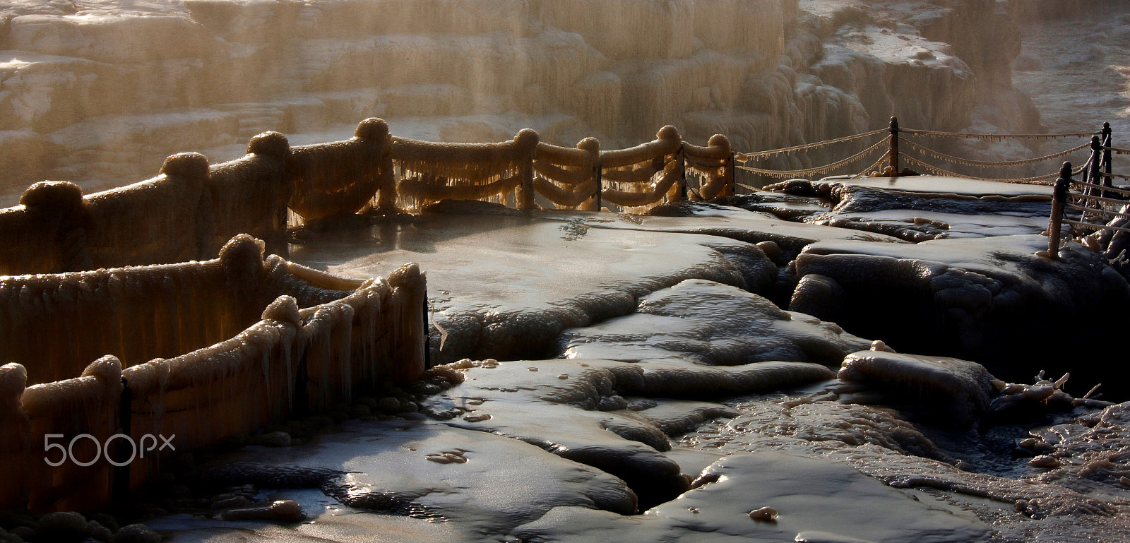 Canon EOS-1Ds Mark III + Canon EF 28-300mm F3.5-5.6L IS USM sample photo. Winter in hukou waterfall photography