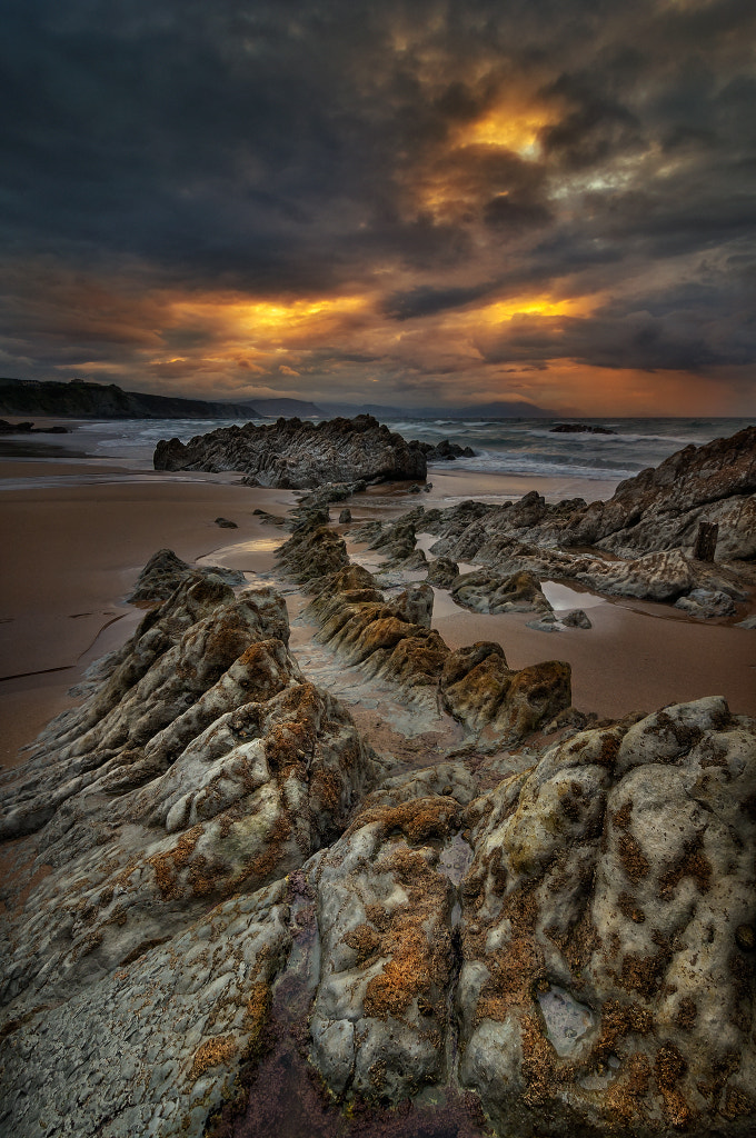 Tokina AT-X Pro 11-16mm F2.8 DX sample photo. Rocas encadenadas photography