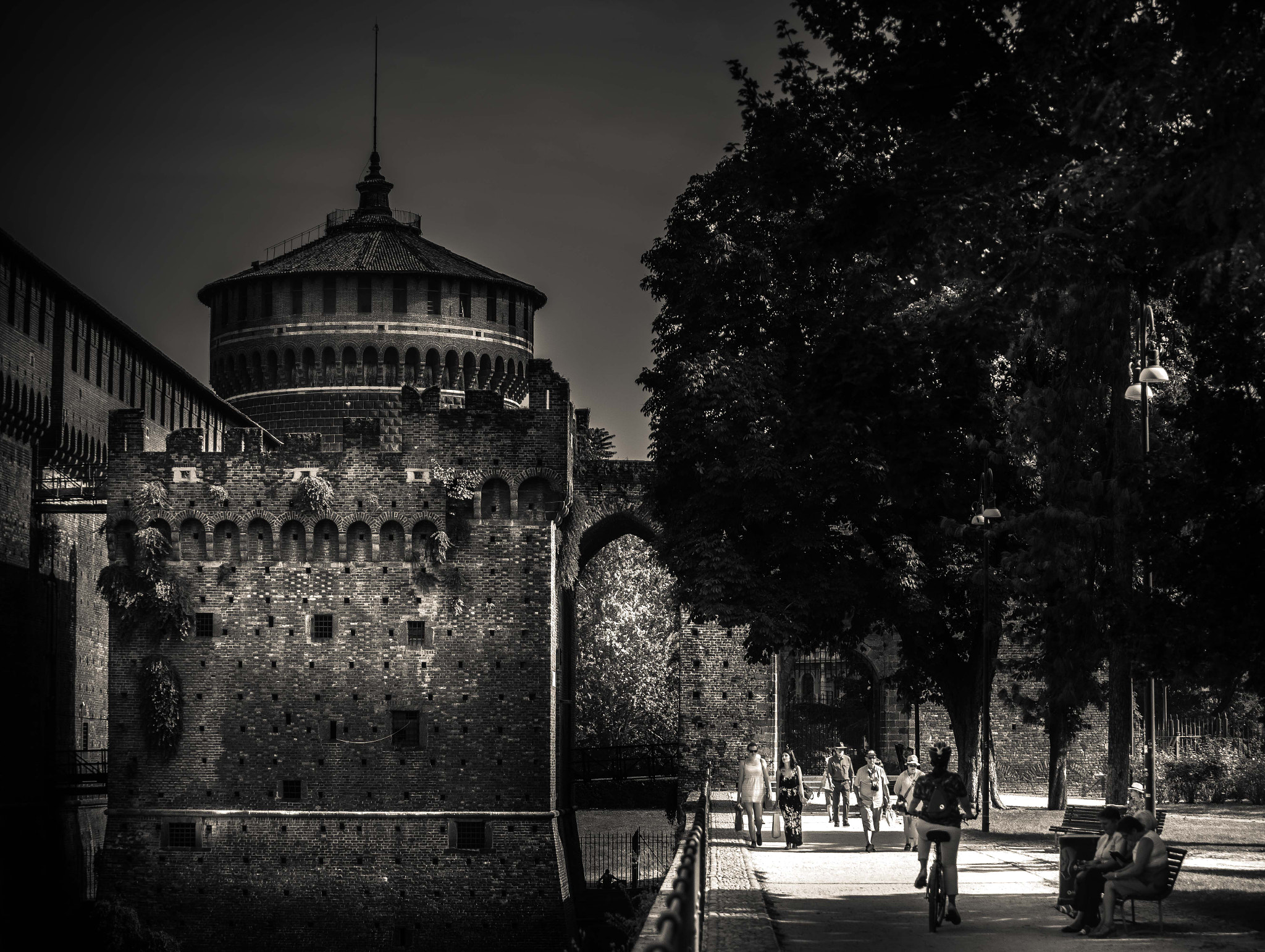 Tamron 18-270mm F3.5-6.3 Di II PZD sample photo. Milan  photography