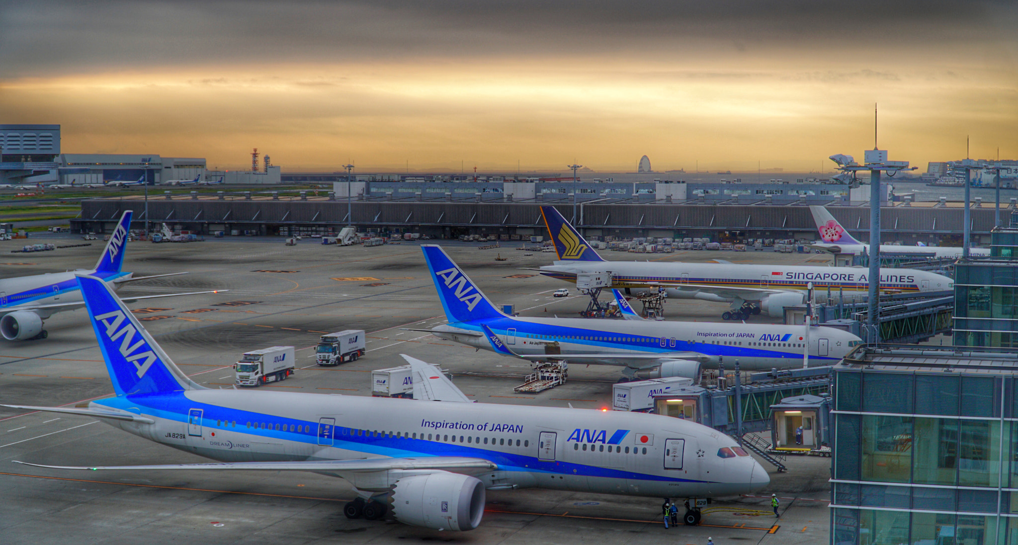 Sony E PZ 18-105mm F4 G OSS sample photo. Haneda airport photography