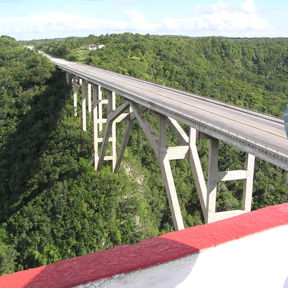 Olympus C765UZ sample photo. Bridge in cuba photography