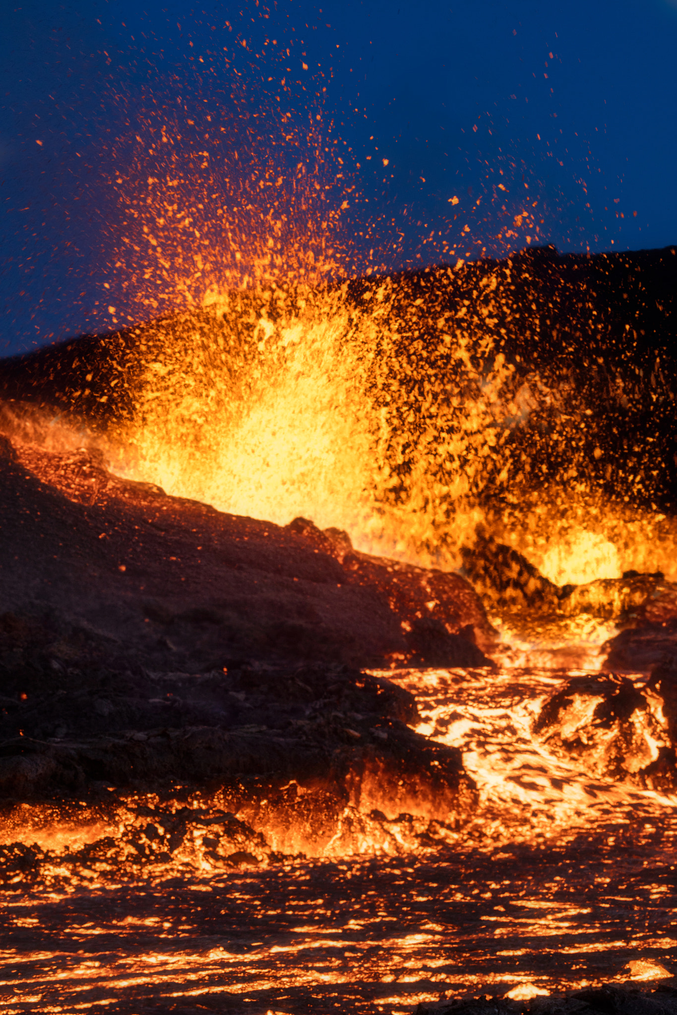 Canon EF 100mm F2.8 Macro USM sample photo. Lava fountains photography