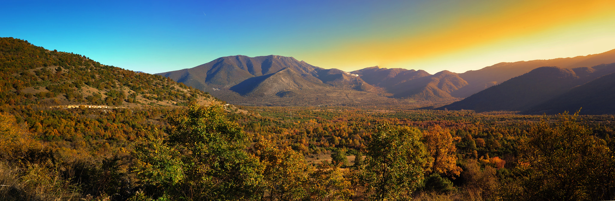 AF Zoom-Nikkor 28-80mm f/3.5-5.6D sample photo. Autumn on the mountain pass photography