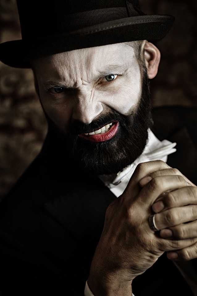 Nikon D5000 + Nikon AF-S Nikkor 50mm F1.4G sample photo. Strange gentleman photography
