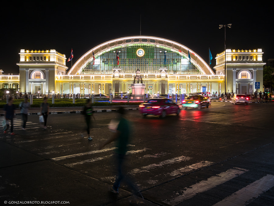 Panasonic Lumix DMC-GX85 (Lumix DMC-GX80 / Lumix DMC-GX7 Mark II) sample photo. Hualampong station at night i photography