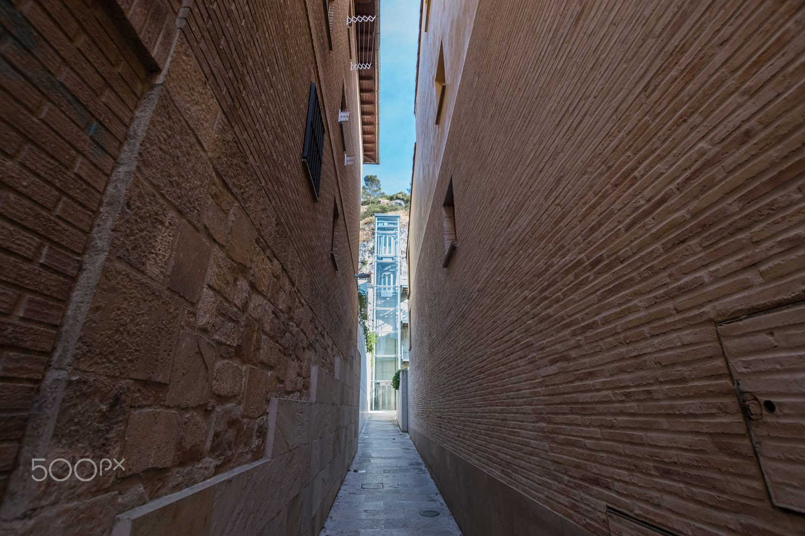 Nikon D5500 + Sigma 10-20mm F3.5 EX DC HSM sample photo. Elevator to iglesia de san pedro de la rua photography